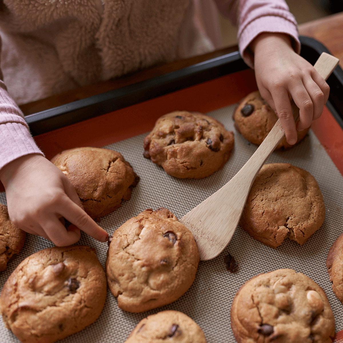 057930KidsinKitchenSpatulaandcookies-bambu.png
