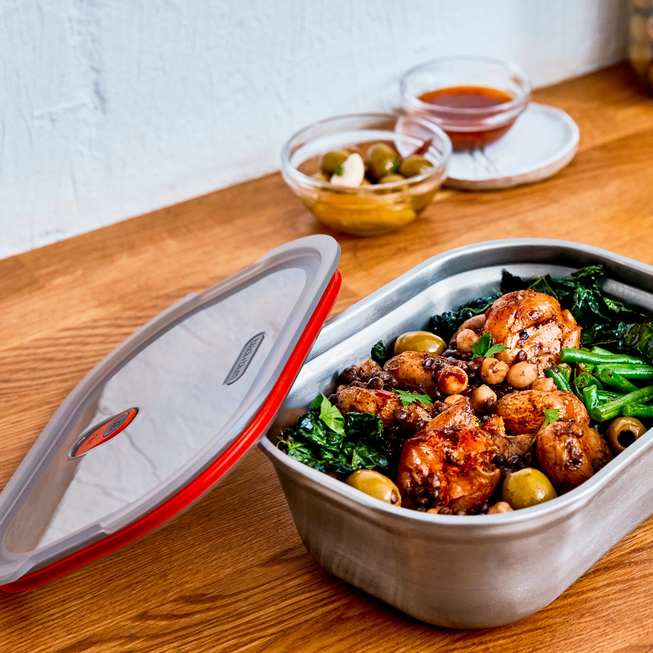 6_Blackandblum_steel_food_box_small_lifestyle_3.jpg