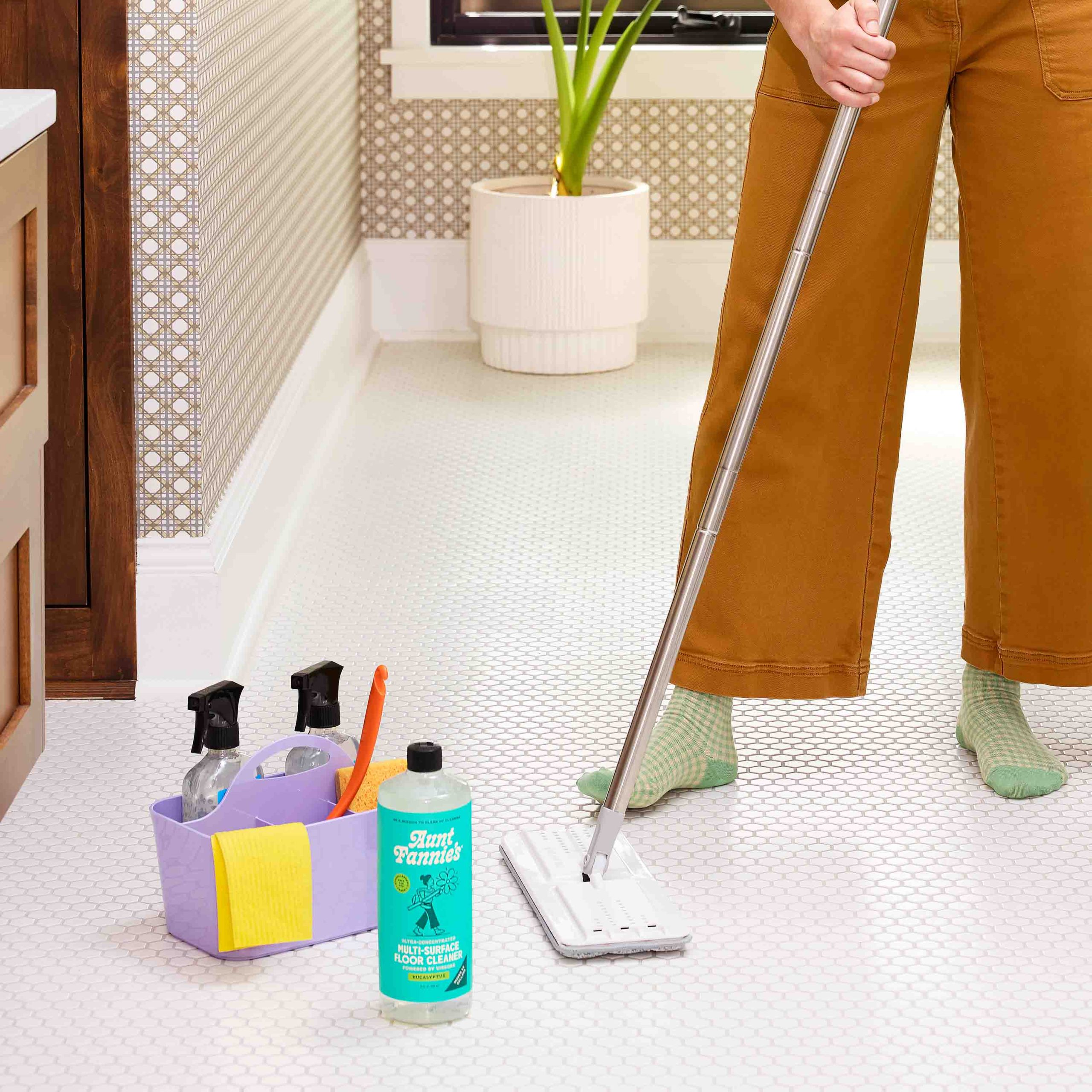 AF_FloorCleaner_Eucalyptus_Lifestyle2.jpg