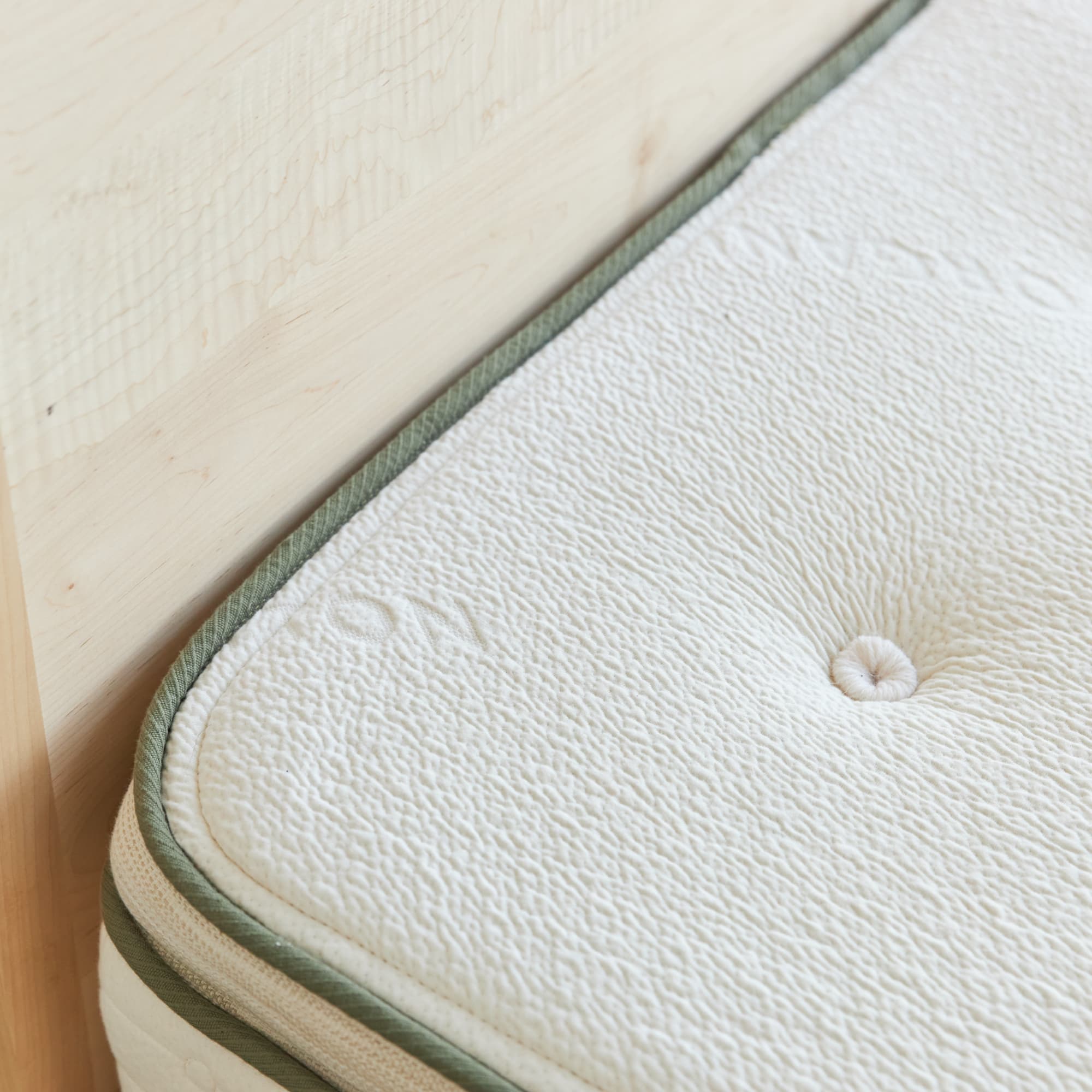 Avocado_Green_Mattress_Pillow-Top_AVO_MALIBU_41_MAPLE_13590_2000w.jpg