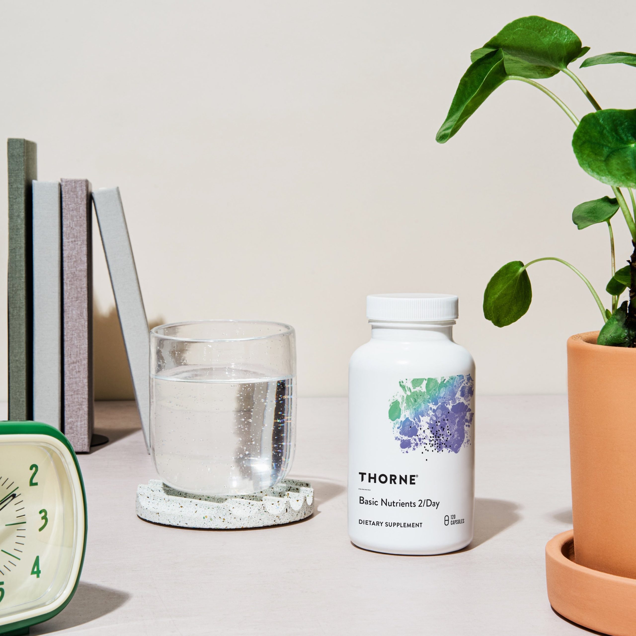 Basic_Nutrients_2_Day_120_Lifestyle_01.jpg