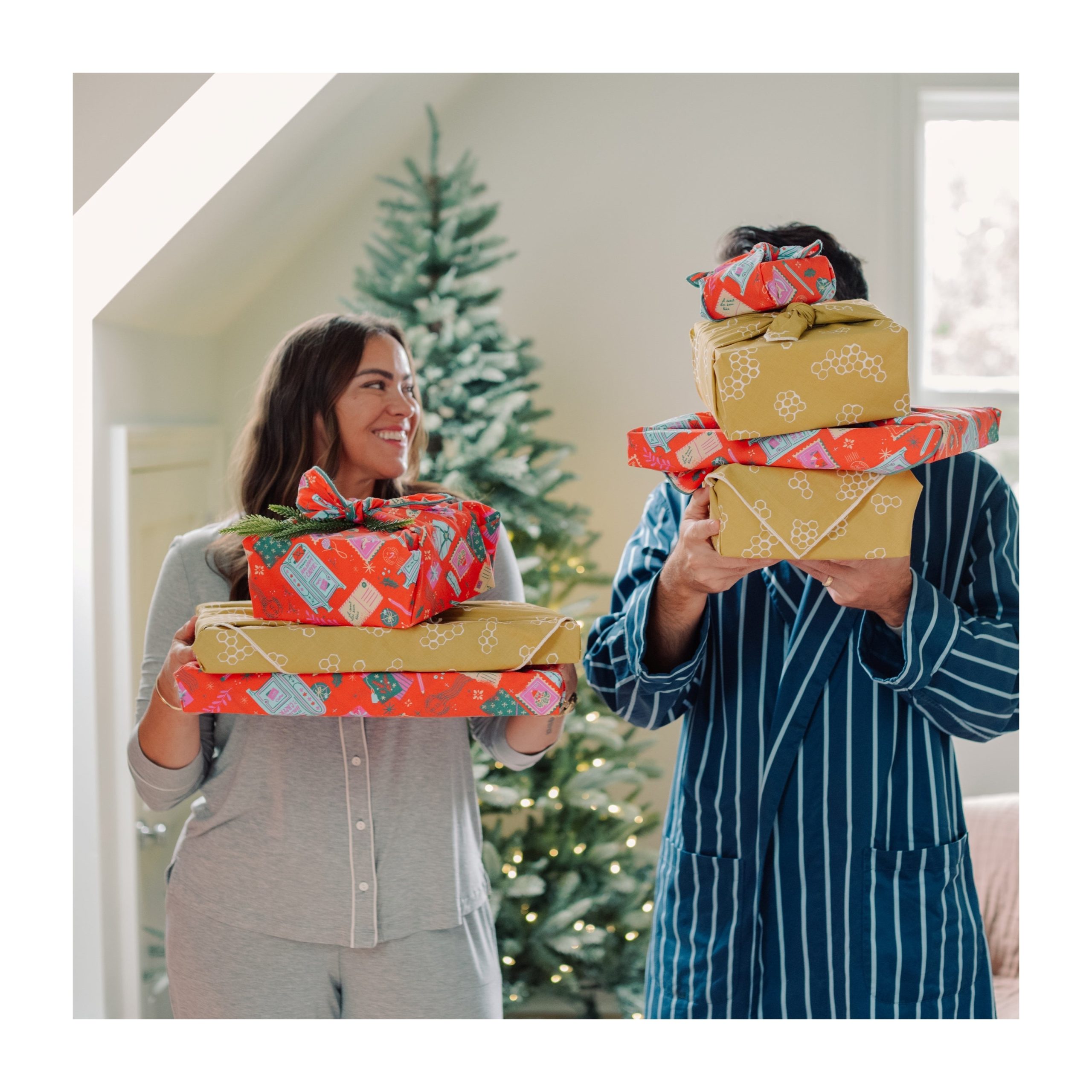Beeswrap_ReusableGiftWrap_Honeycomb_ls2.jpg