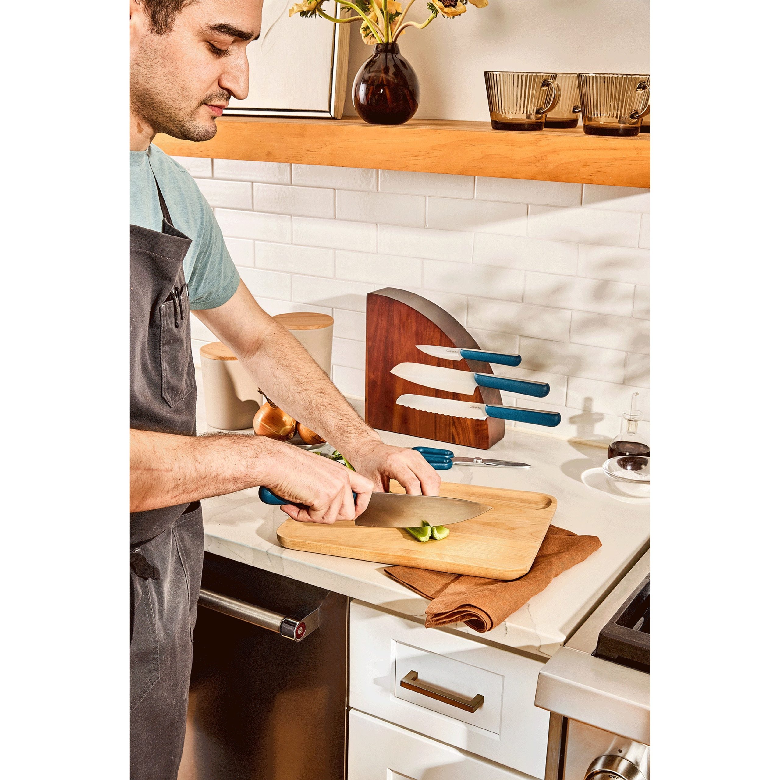 Caraway_5PKnifeSet_Navy_Lifestyle2.jpg