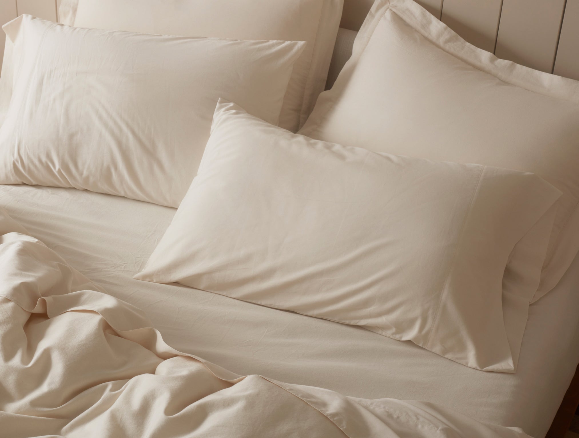CoyuchiClassicOrganicSateenDuvetSet_Undyed_lifestyledetail.jpg