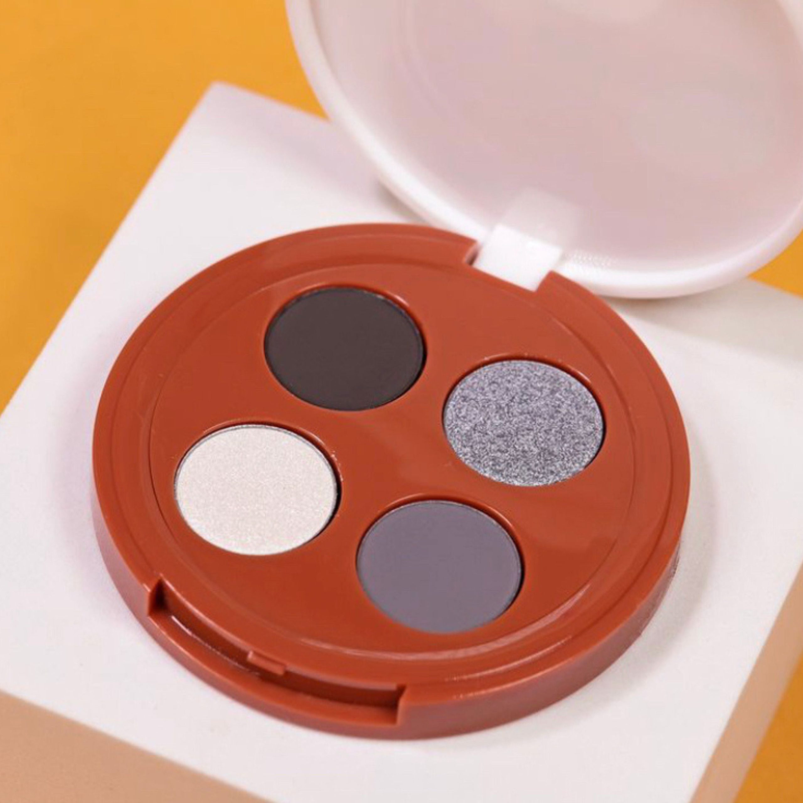 EFF_EYESHADOWPALETTE_VANILLALATTE_LIFESTYLE1.jpg