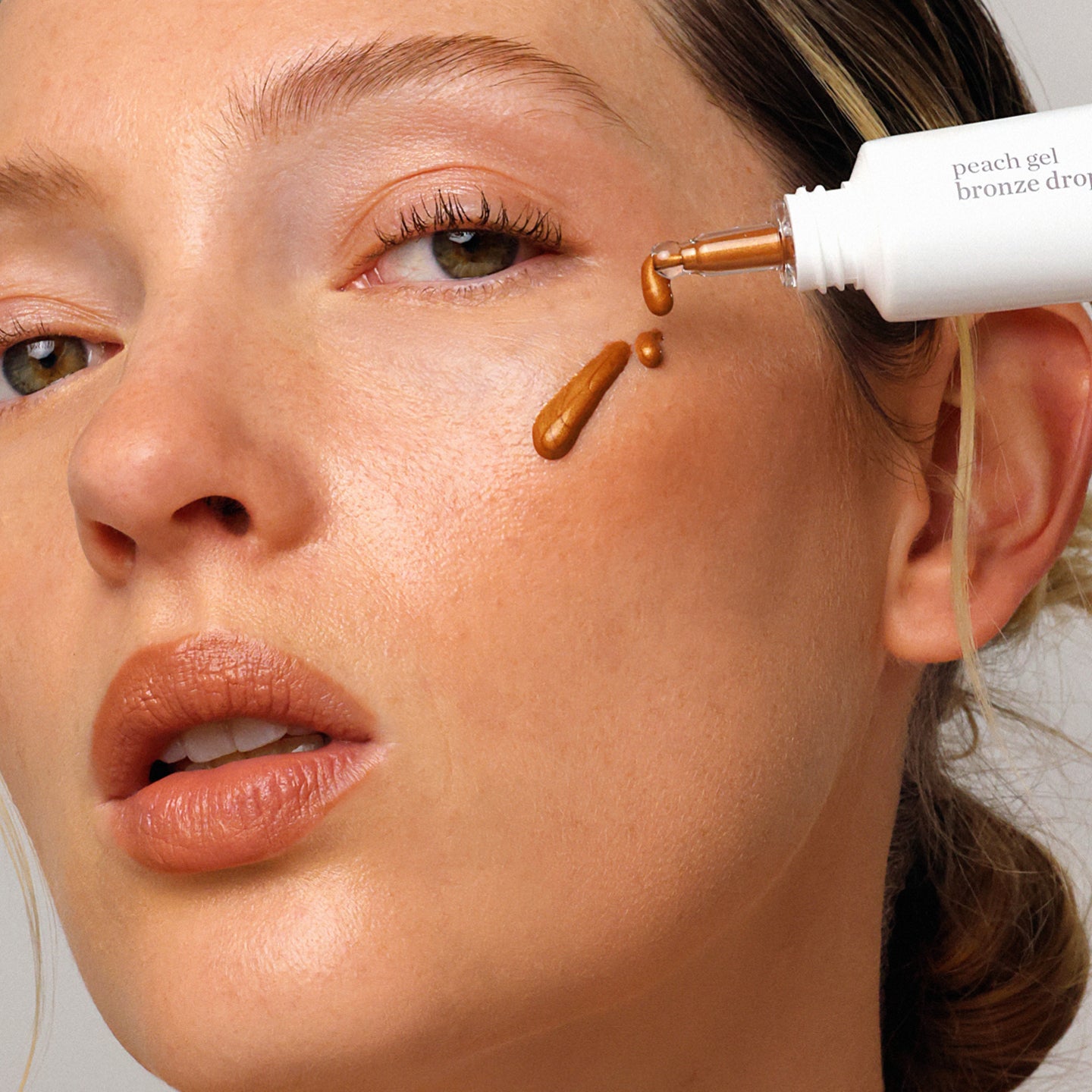 ErePerez-PeachGelBronzeDrops-1080x1080-WEB7.jpg