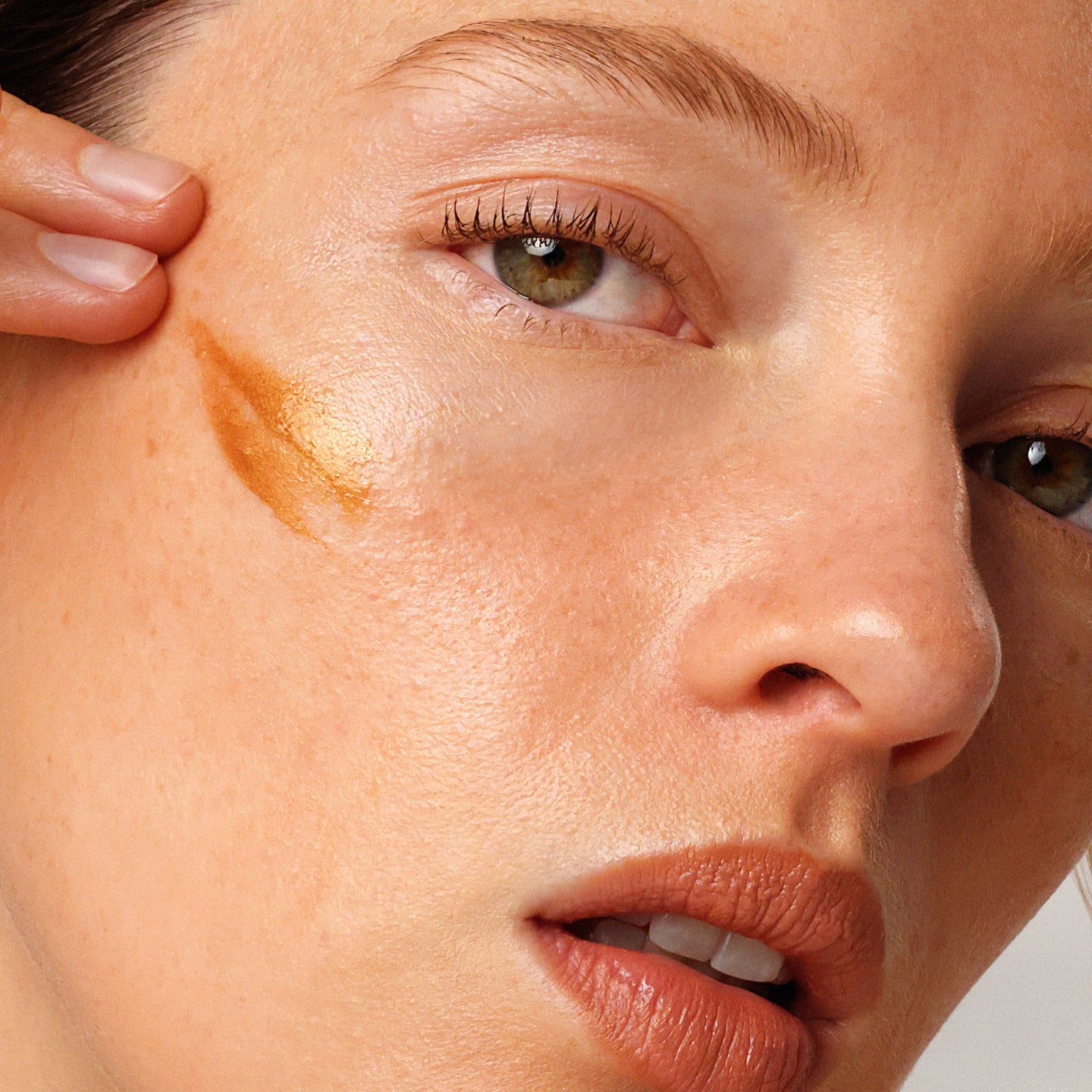 ErePerez-PeachGelBronzeDrops-1080x1080-WEB9.jpg