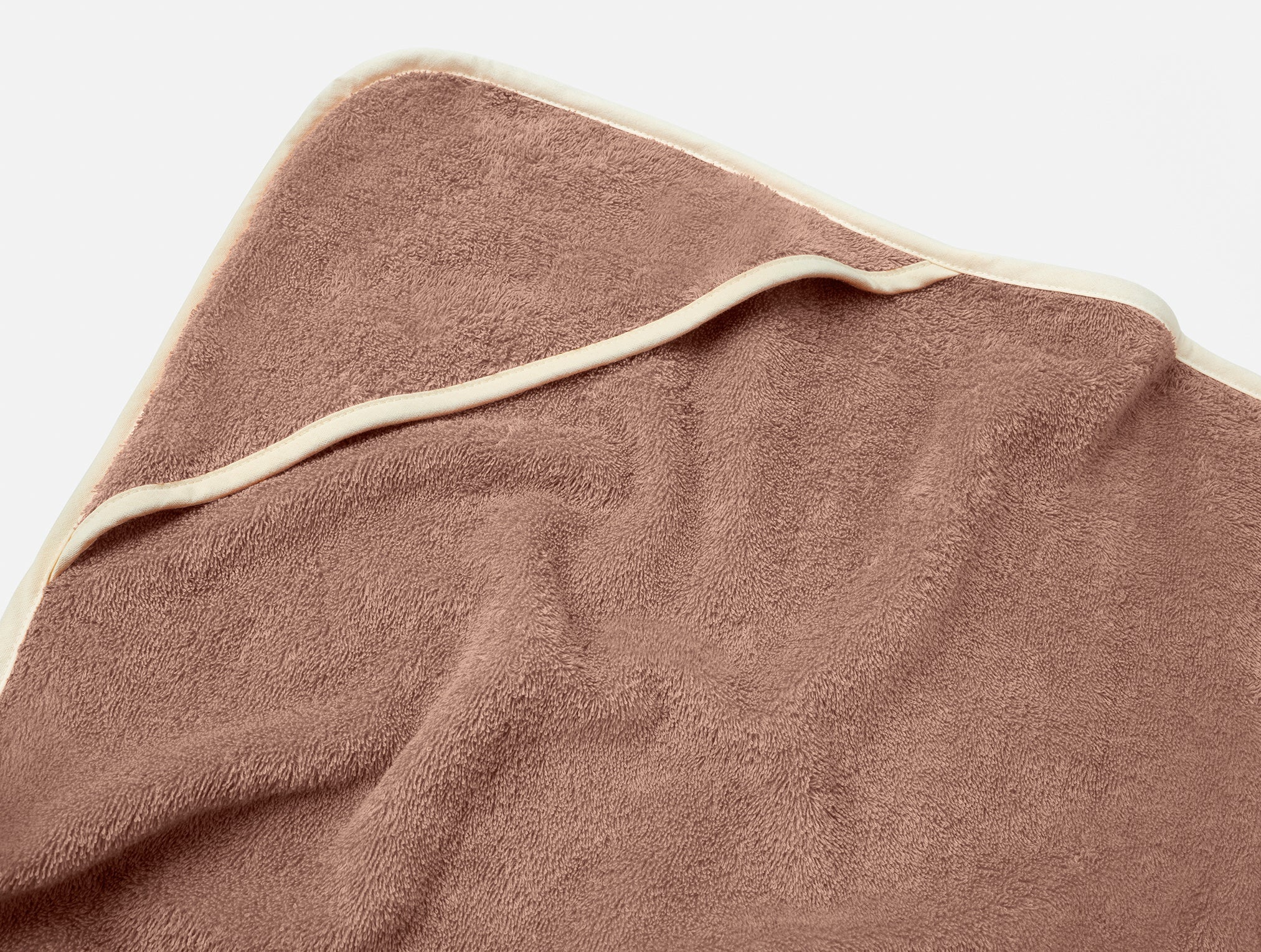 FA25_CloudLoomOrganic_BabyHoodedTowelSet_PralinewUndyed_3818.jpg