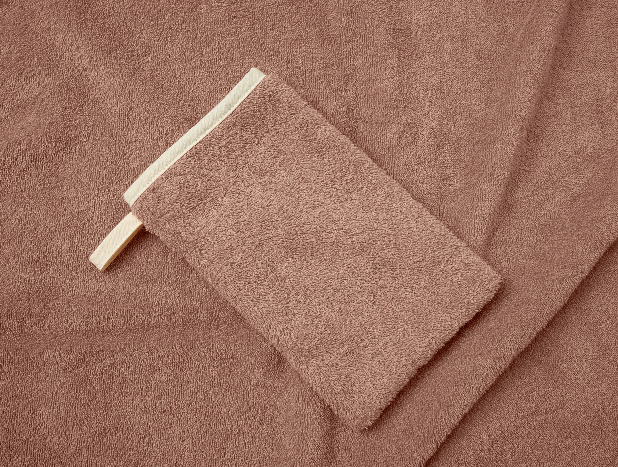 FA25_CloudLoomOrganic_BabyHoodedTowelSet_PralinewUndyed_3827.jpg