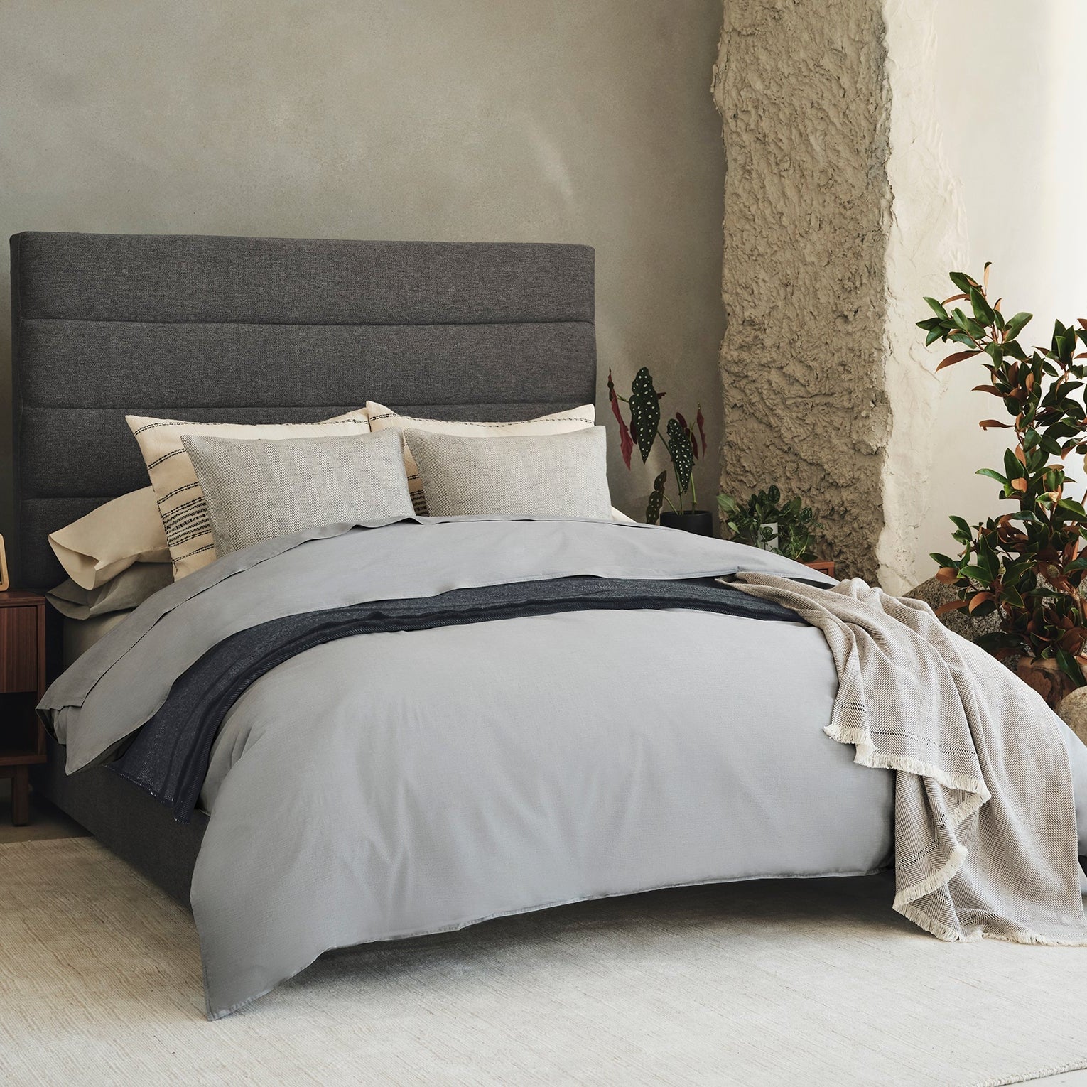 FA25_EEcom_CrinkledPercaleBed_GraphiteChambray_A_054.jpg