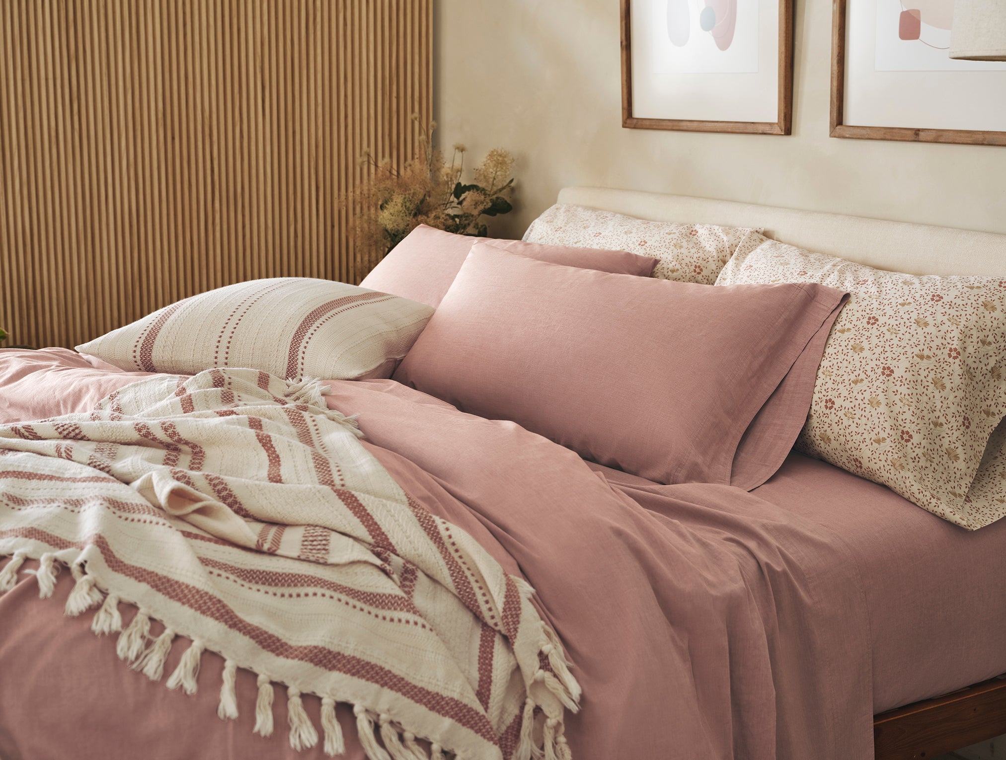 FA25_EEcom_CrinkledPercaleBed_PralineChambray_A_001.jpg