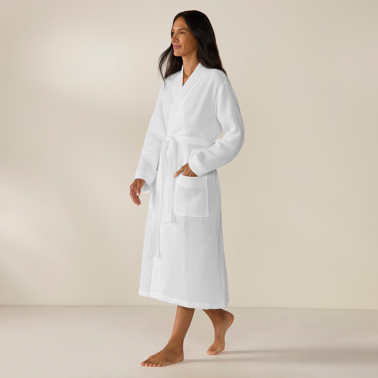 FA25_UnisexOrganicWaffle_Robe_AlpineWhite_W_5036_1.jpg