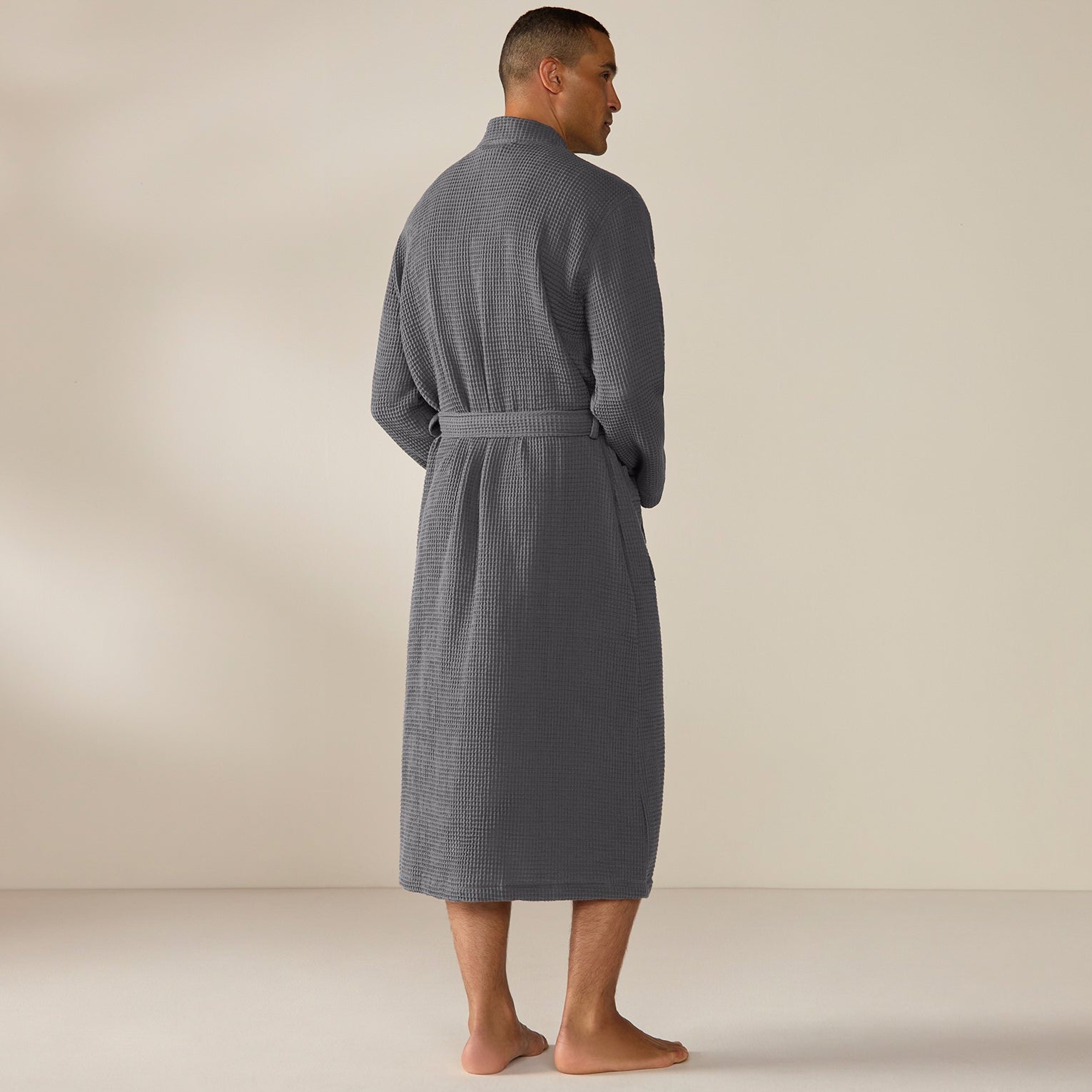 FA25_UnisexOrganicWaffle_Robe_Shadow_M_1429.jpg