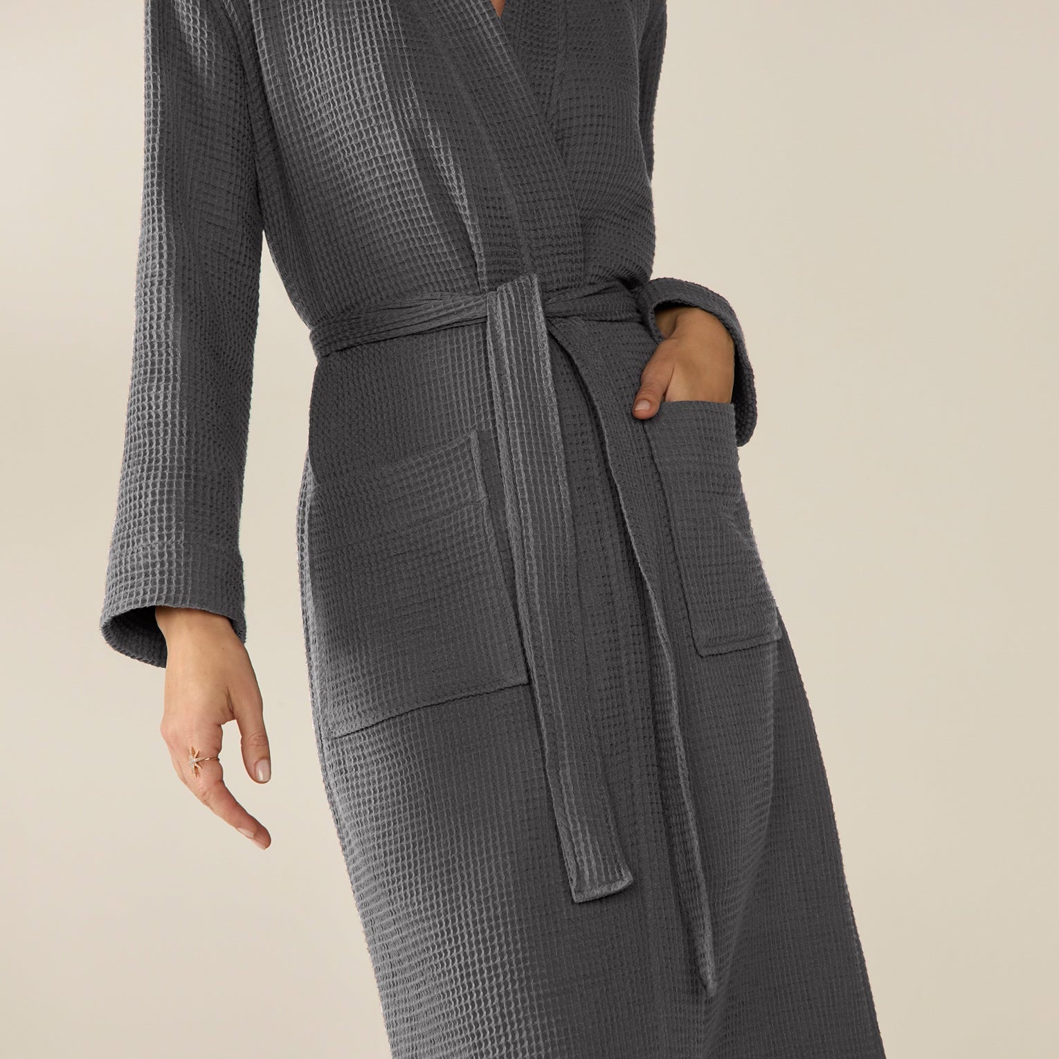 FA25_UnisexOrganicWaffle_Robe_Shadow_W_5496.jpg