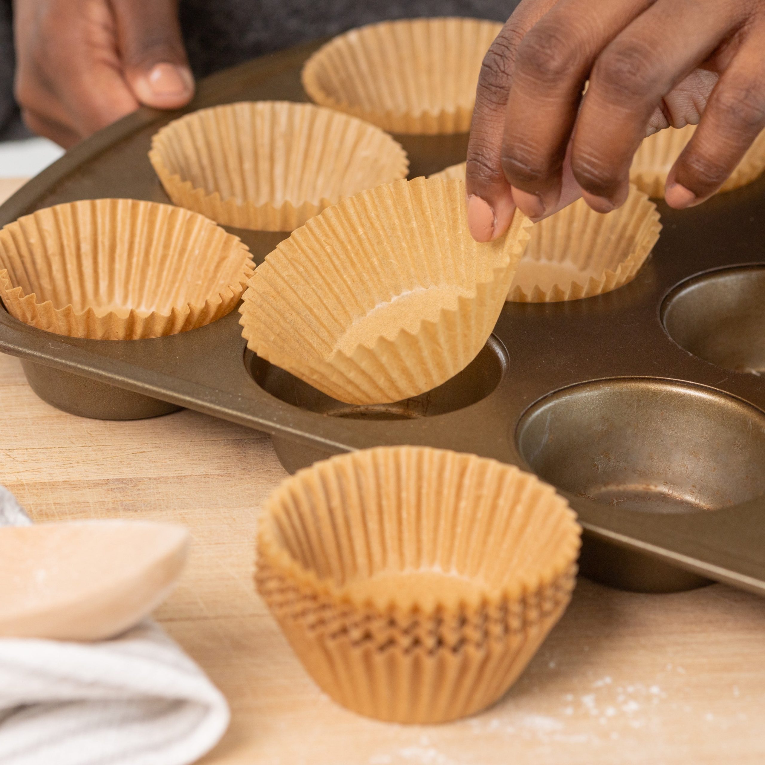 FC25823FSCCertifiedBakingCups_LS3.jpg
