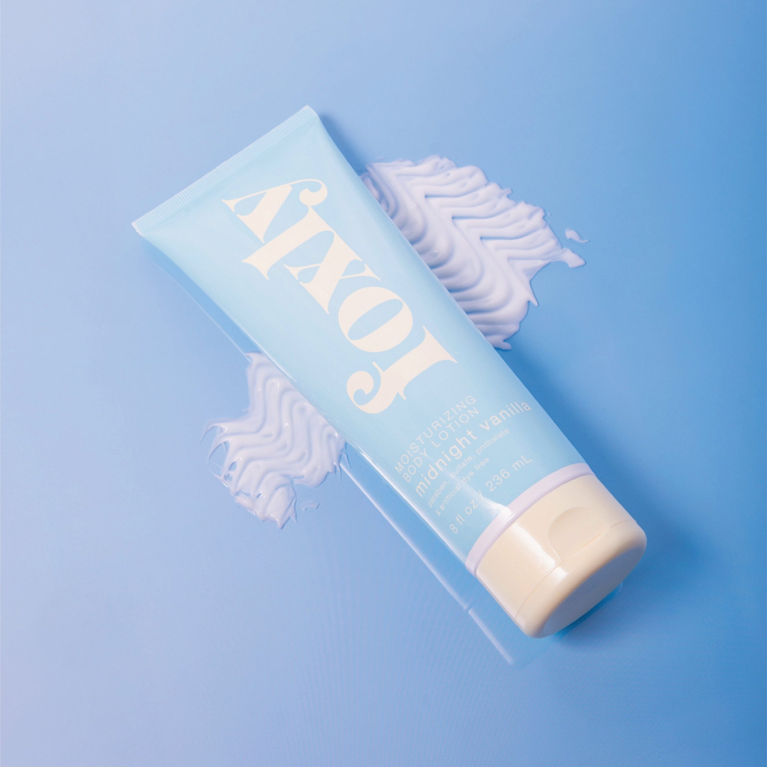 Foxly_BodyLotion_MidnightVanilla_Lifestyle.jpg