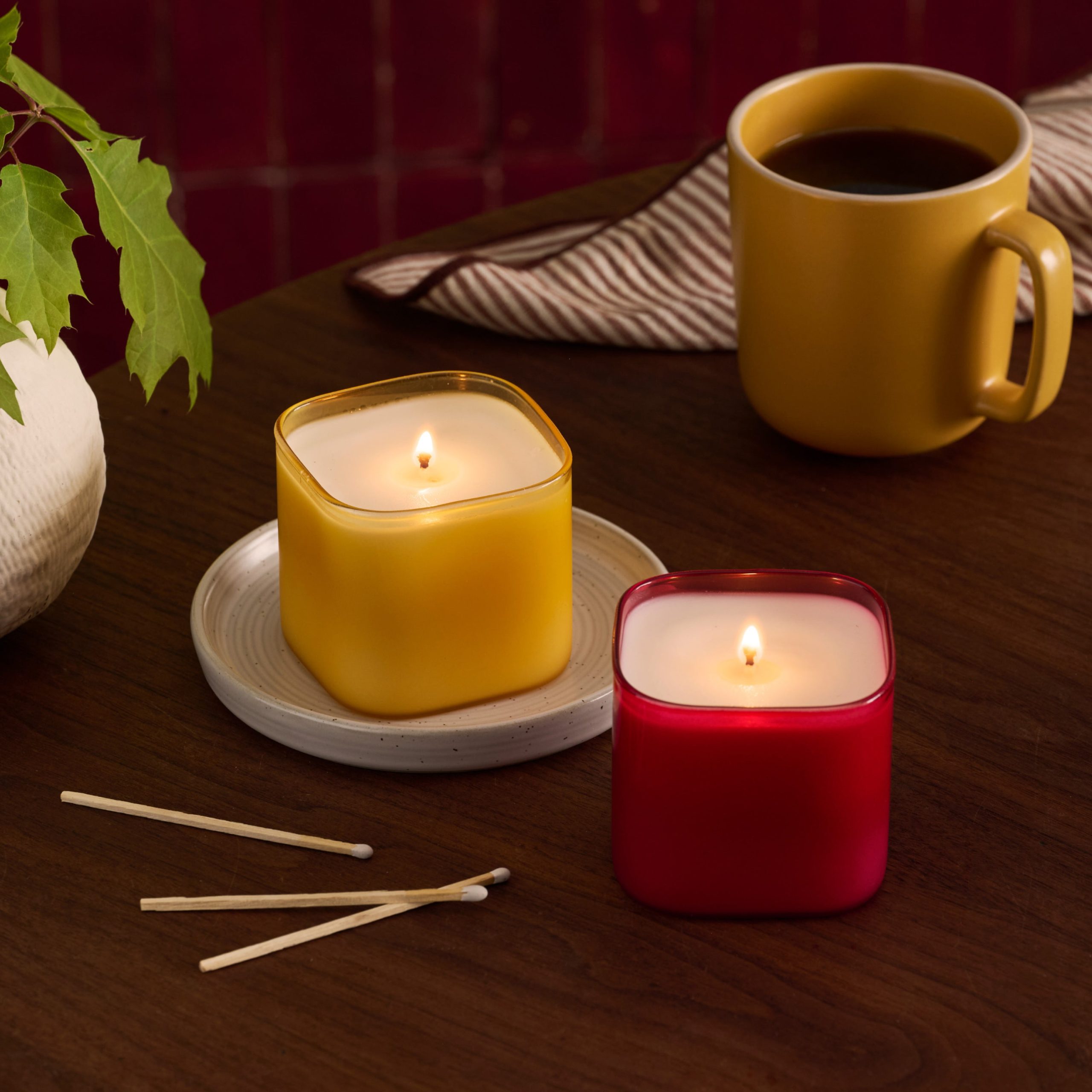 GCO_LE_Fall-Candle-WOA-PDP03_Single_Hero.jpg