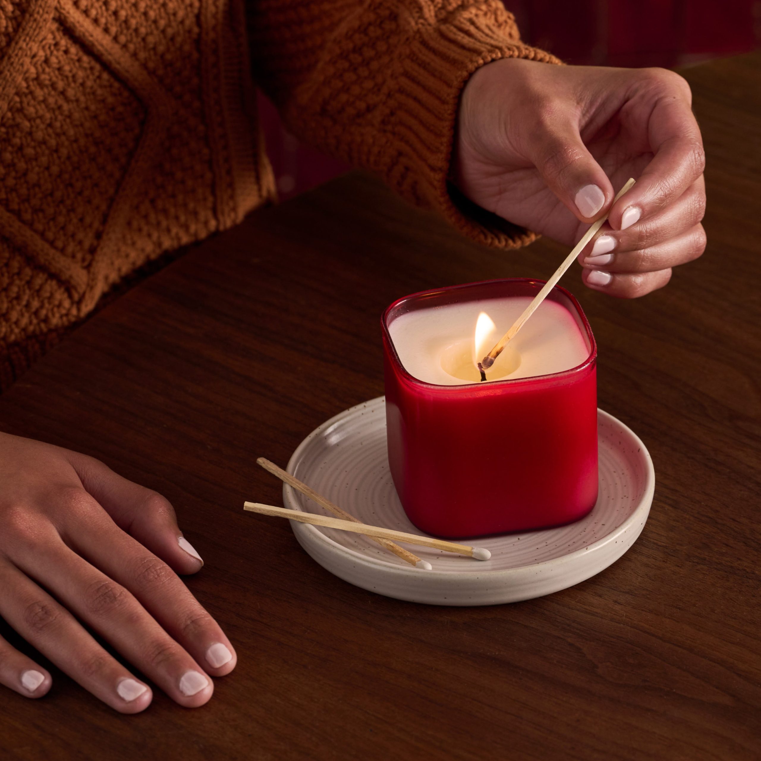 GCO_LE_Fall-Candle-WOA-PDP04_In_Use.jpg