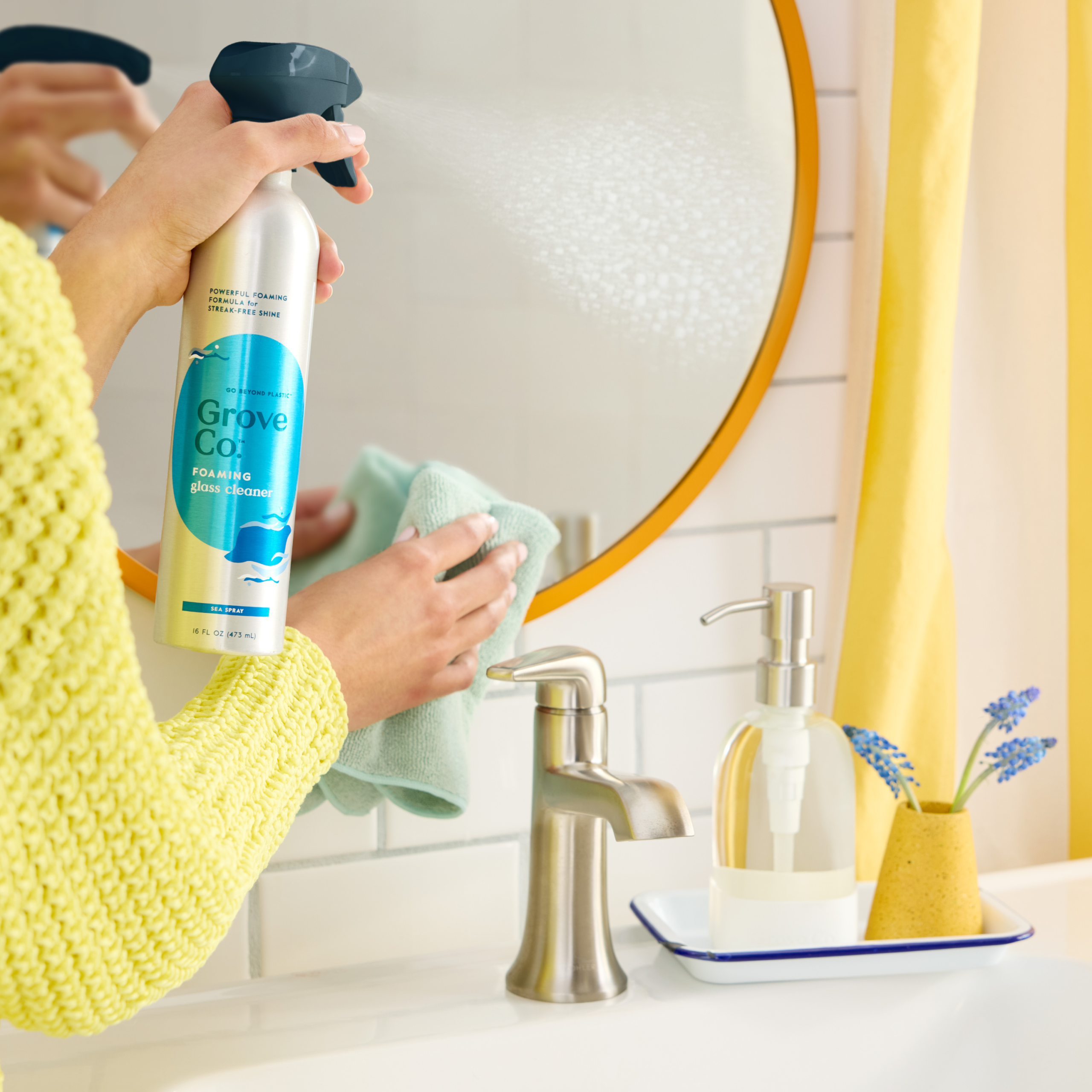 Grove_Co._2025_RTU_Foaming_Glass_Cleaner_SS_PDP04_Use.png