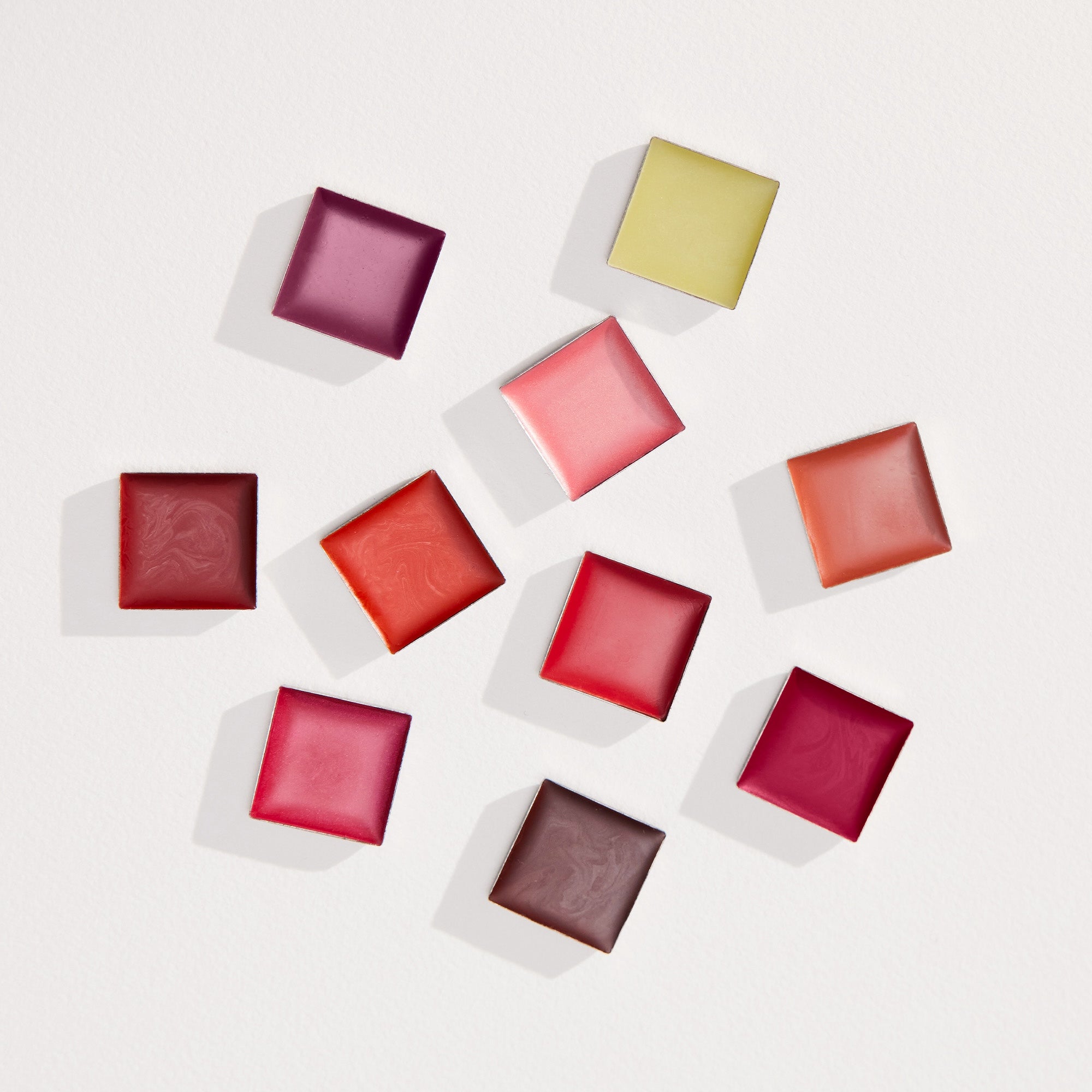 HenneOrganics_LuxuryLipBalmV2Sample_Lifestyle1.jpg