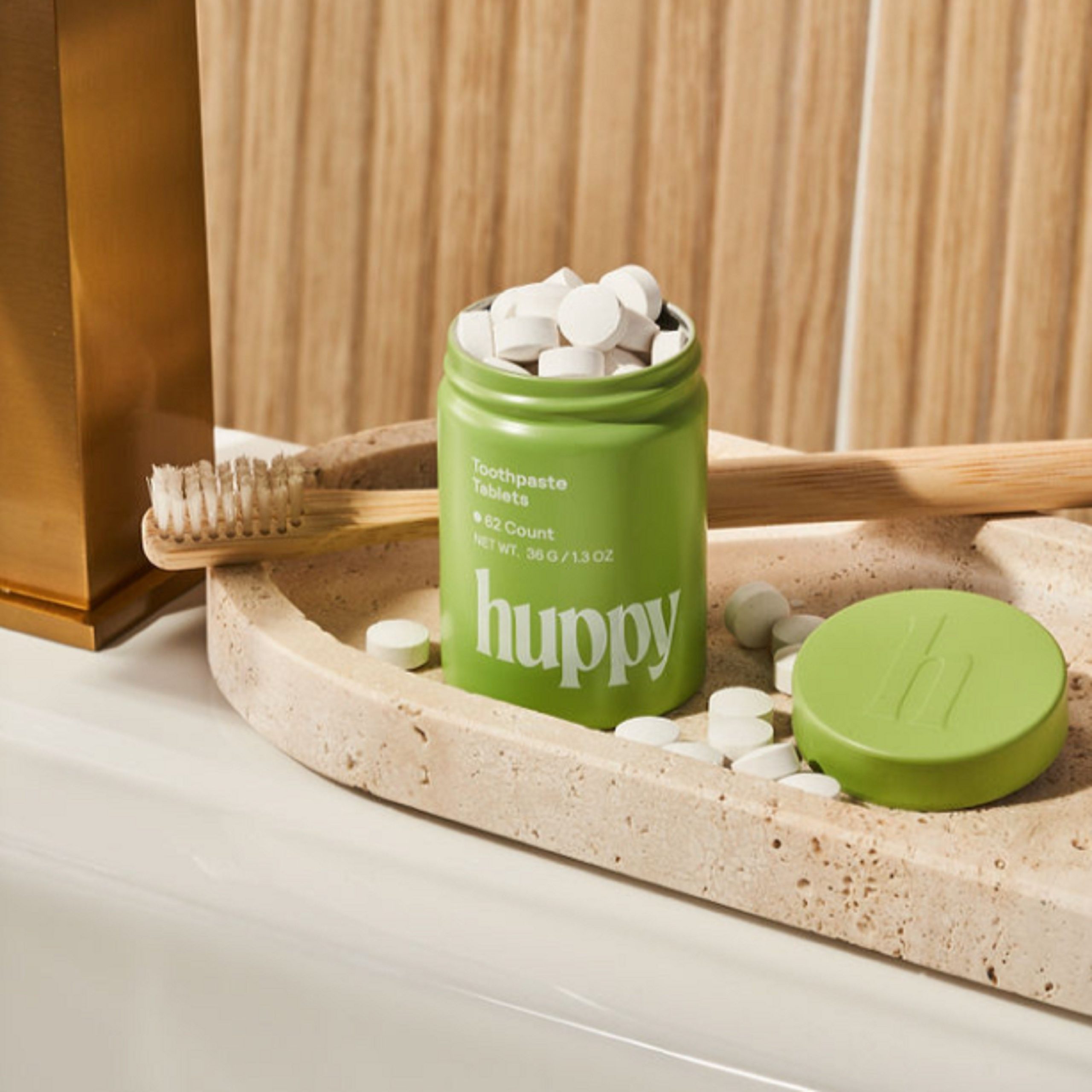 Huppy_Toothpaste_Tablets_with_Tin_Peppermint_Lifestyle_2_h5aats.jpg