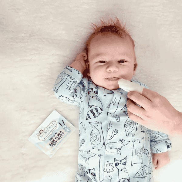 JNJ_Baby_Wipes_Lifestyle_Baby.png