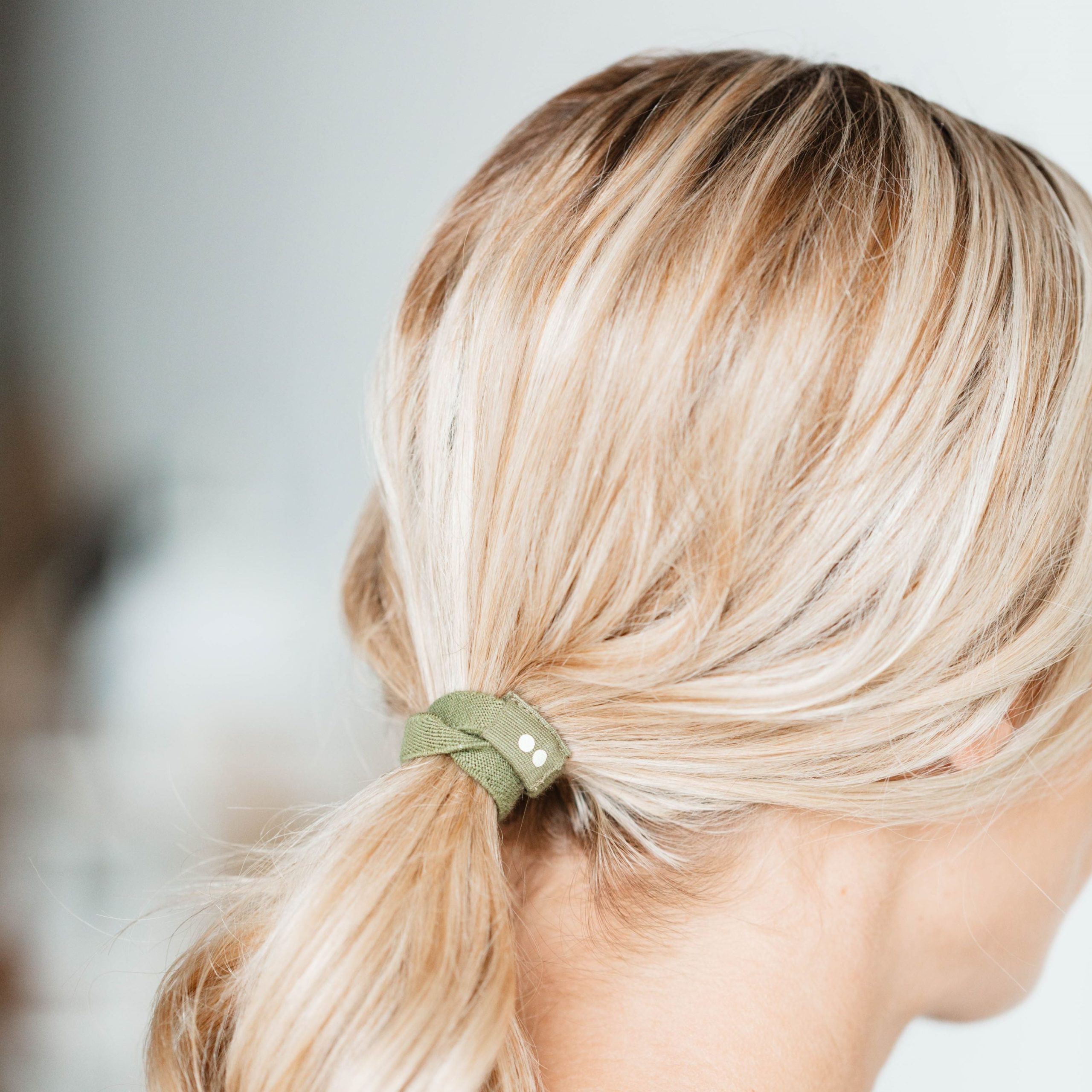 KOOSHOO_1101LILCLA_Plastic-free_Flat_Hair_Ties_Classics_LIFESTYLE.jpg