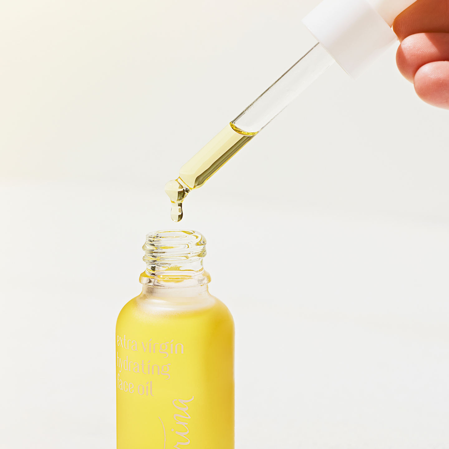 Koserina_FaceOil_Lifestyle.png