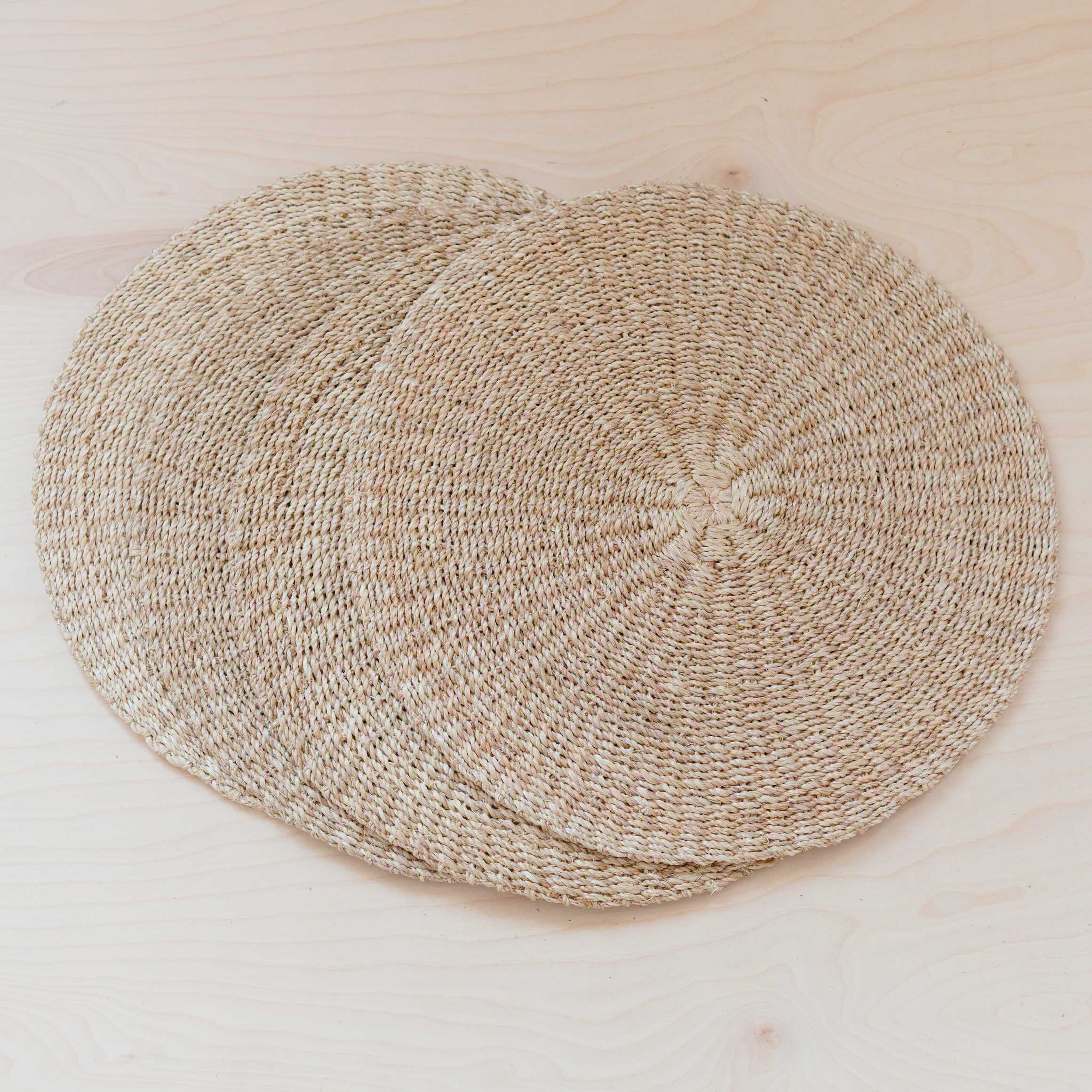 LIKHA_380015_Abaca-Round-Placemats-s2_Natural-2.jpg