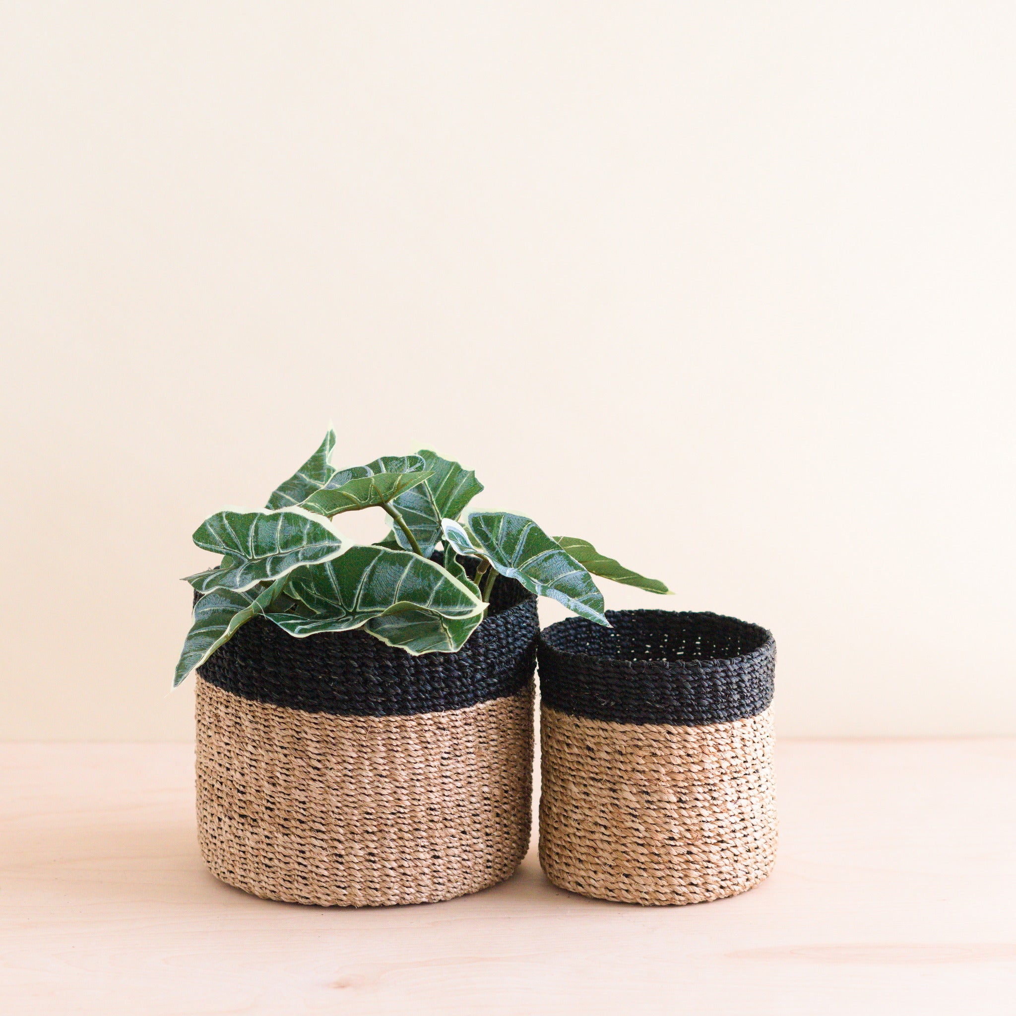 LIKHA_80015_Abaca-Cylinder-TabletopBaskets-s2_Black-3.jpg