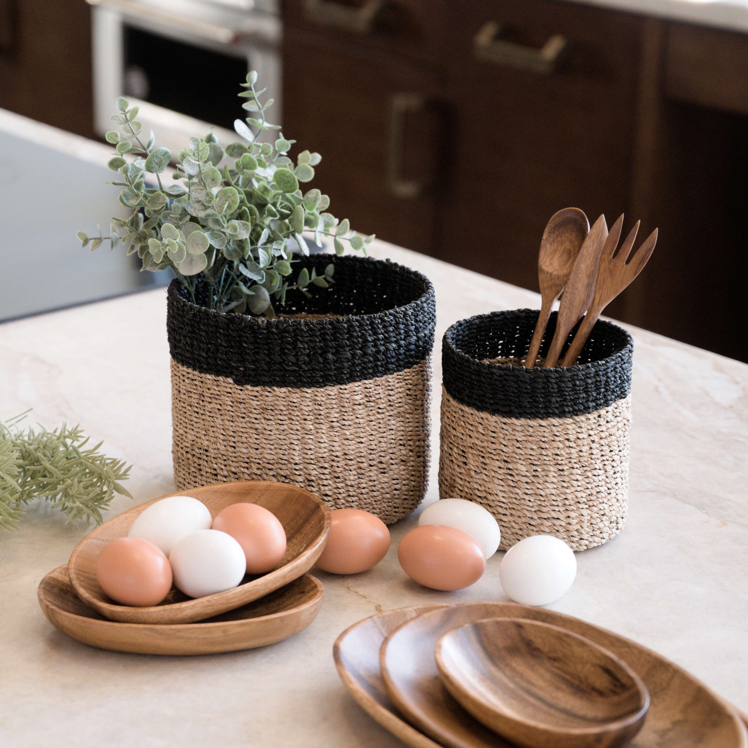LIKHA_80015_Abaca-Cylinder-TabletopBaskets-s2_Black-6.jpg