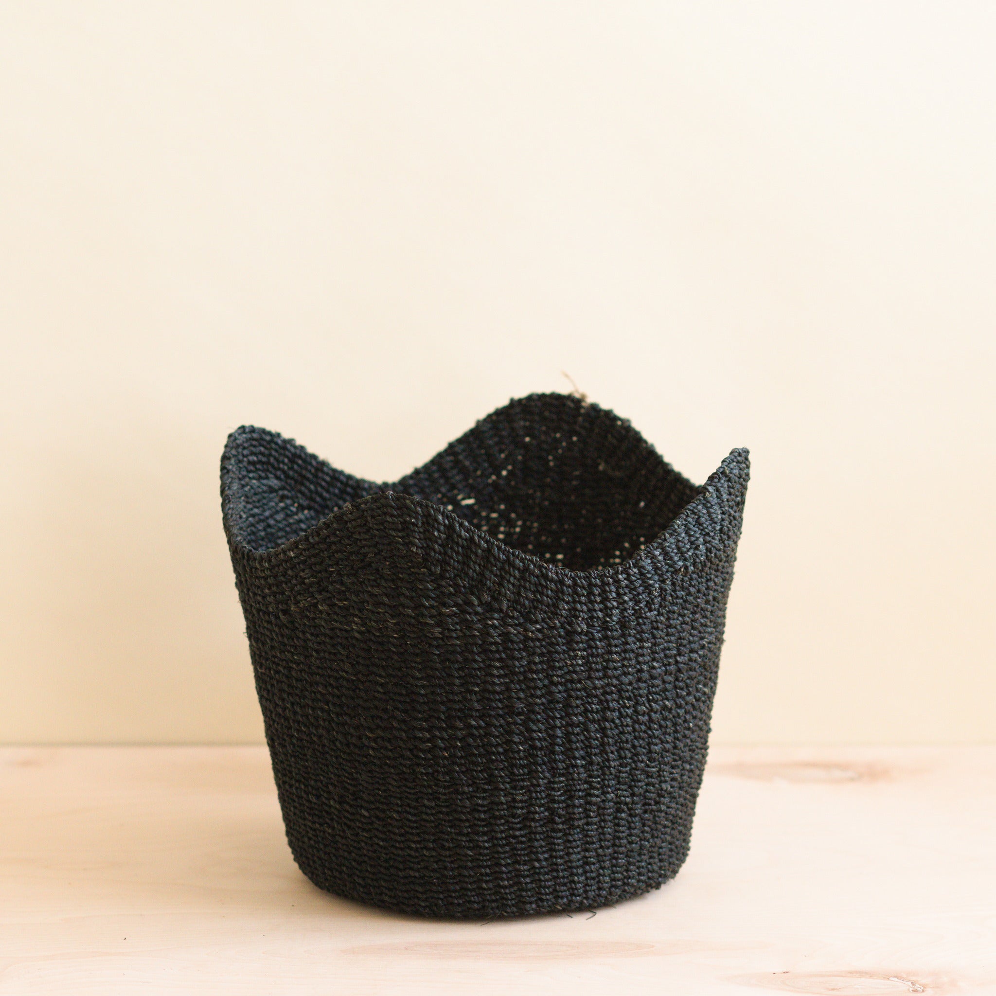 LIKHA_80021_Abaca-Scallop-Basket_Black-1.jpg