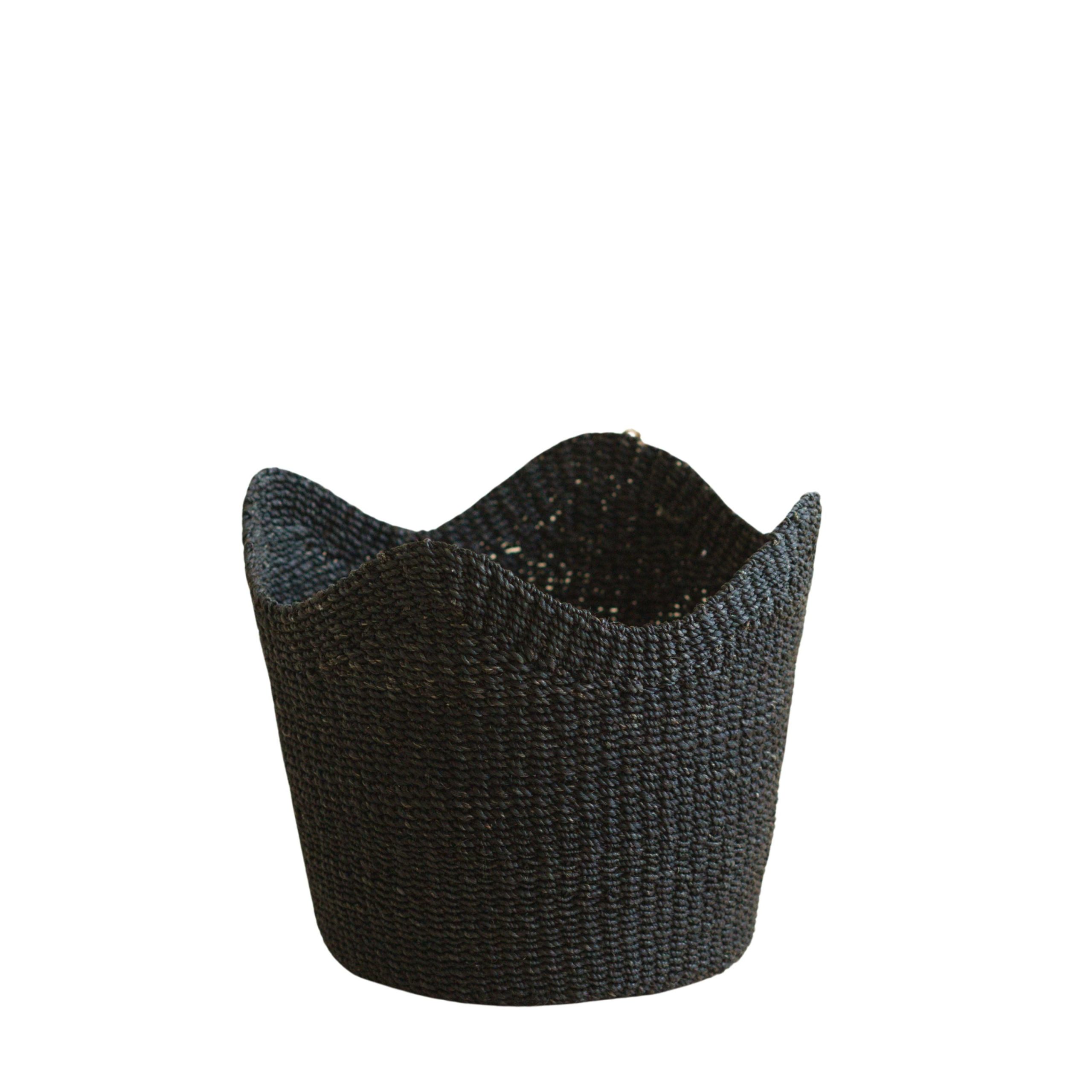 LIKHA_80021_Abaca-Scallop-Basket_Black.jpg