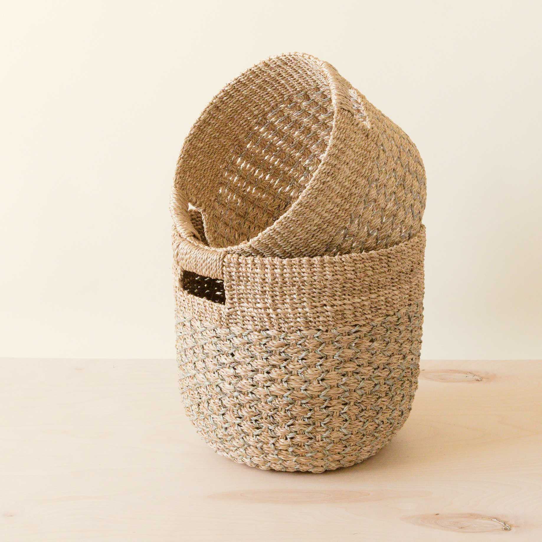 LIKHA_80039_Abaca-Round-Bottom-Baskets-s2_Grey-4.jpg