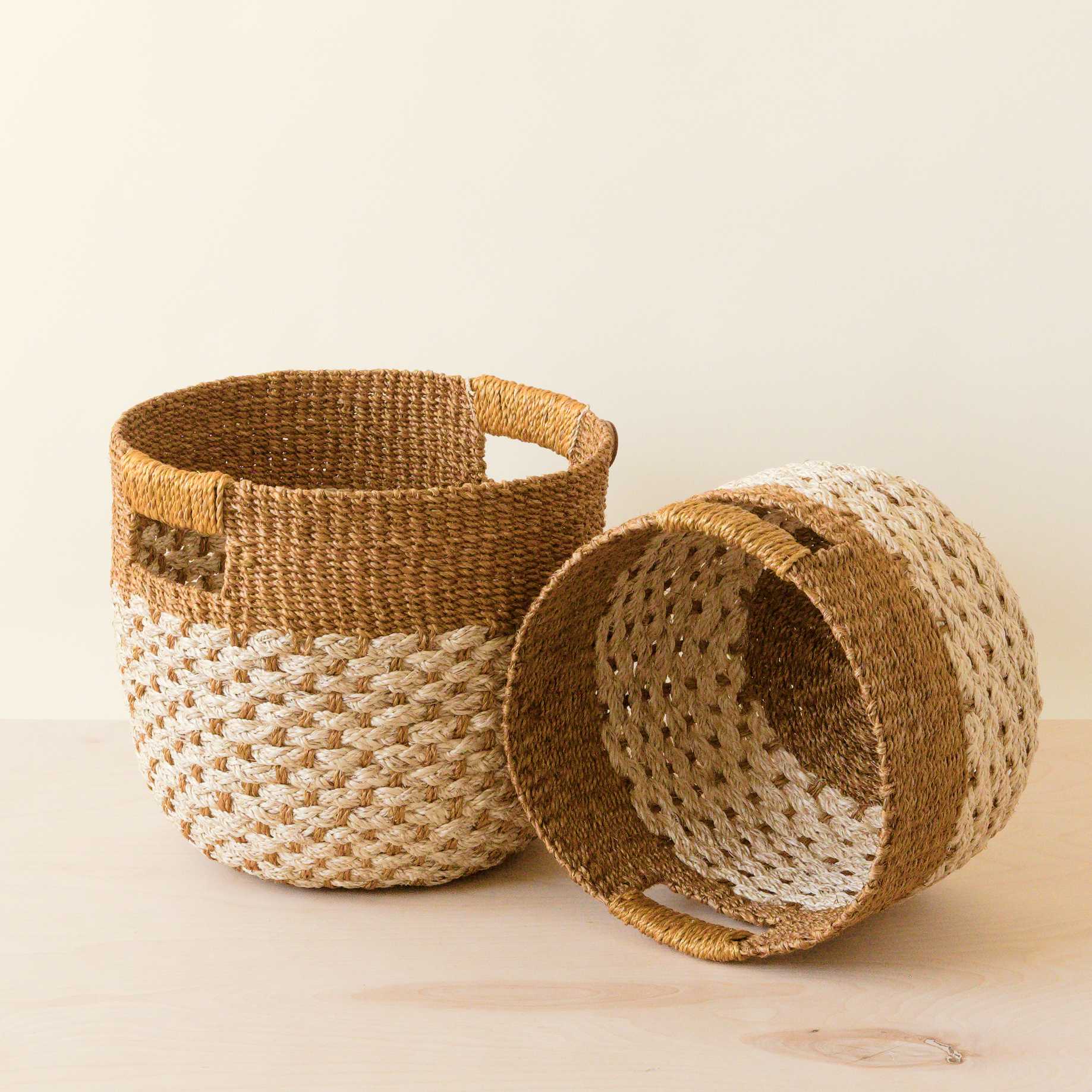LIKHA_80040_Abaca-Round-Bottom-Baskets-s2_Golden-Brown-3.jpg