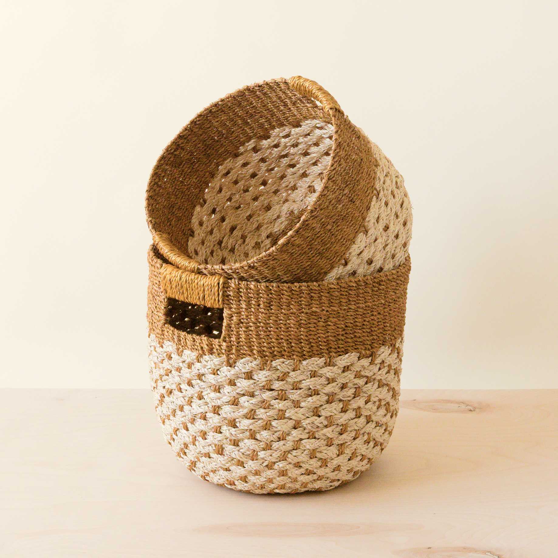 LIKHA_80040_Abaca-Round-Bottom-Baskets-s2_Golden-Brown-4.jpg