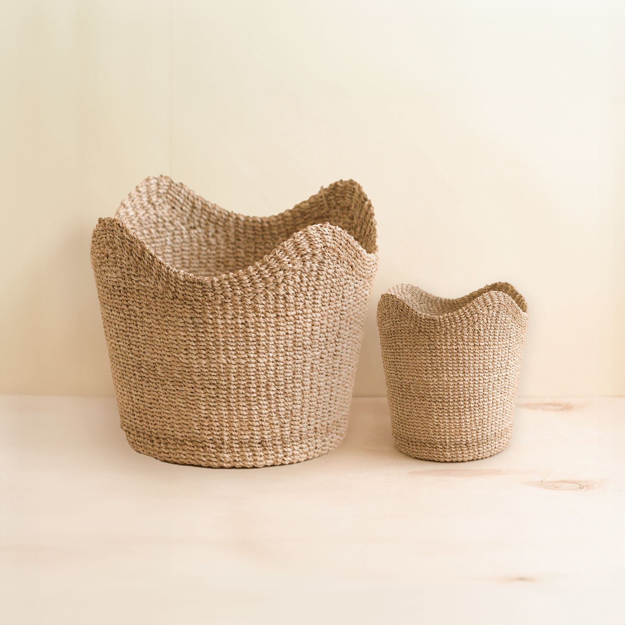 LIKHA_80107_Abaca-Small-Scallop-Basket_Natural-3.jpg