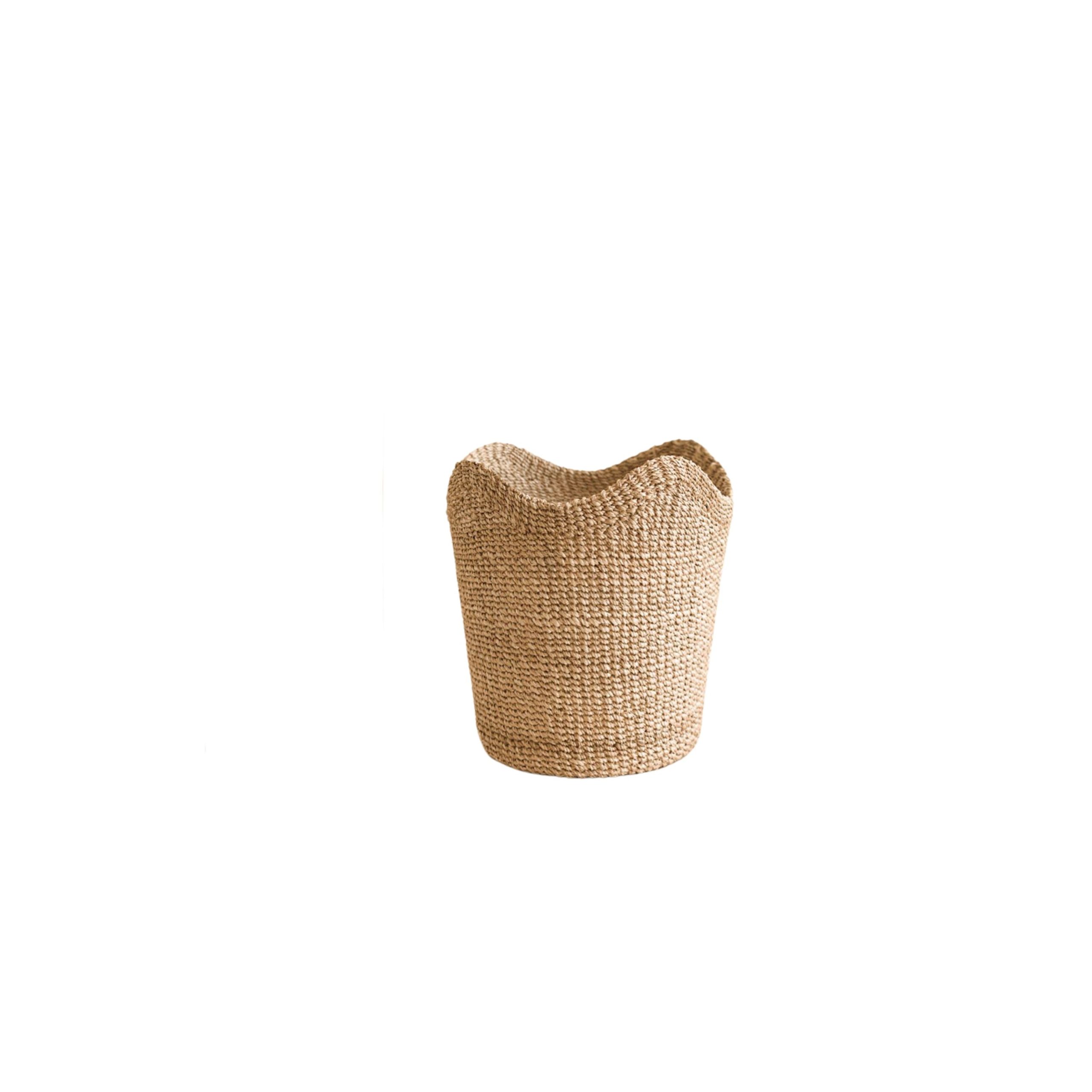 LIKHA_80107_Abaca-Small-Scallop-Basket_Natural.jpg