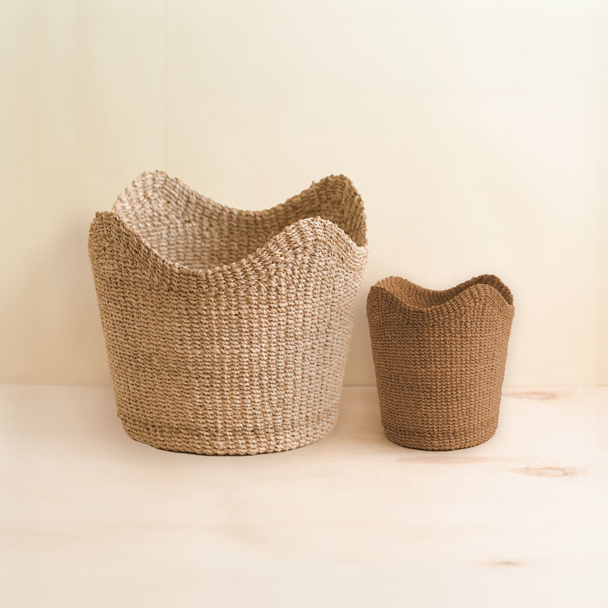 LIKHA_80108_Abaca-Small-Scallop-Basket_Tan-3.jpg