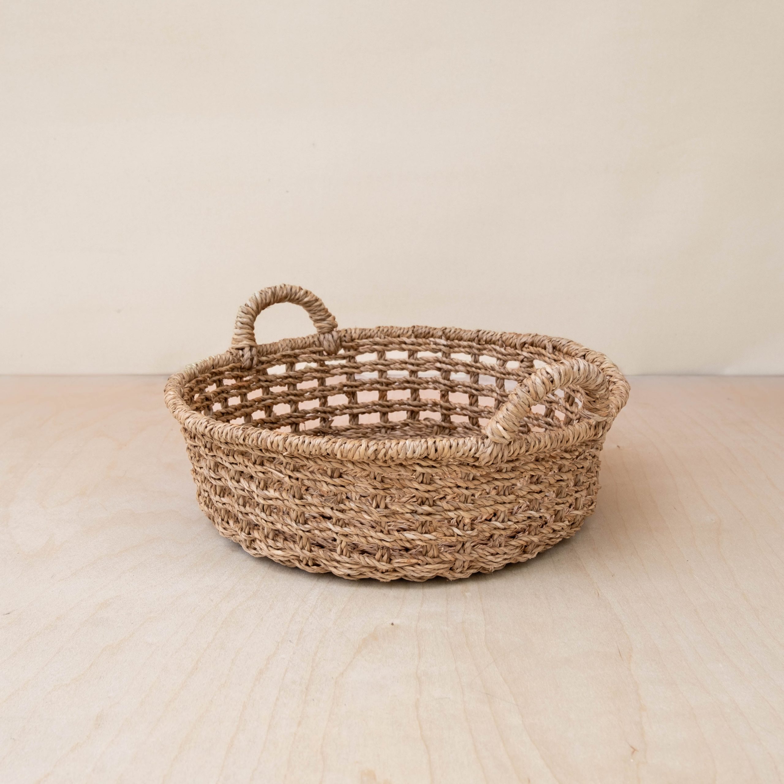 LIKHA_80118_Abaca-RoundTray-Open-Weave-1.jpg