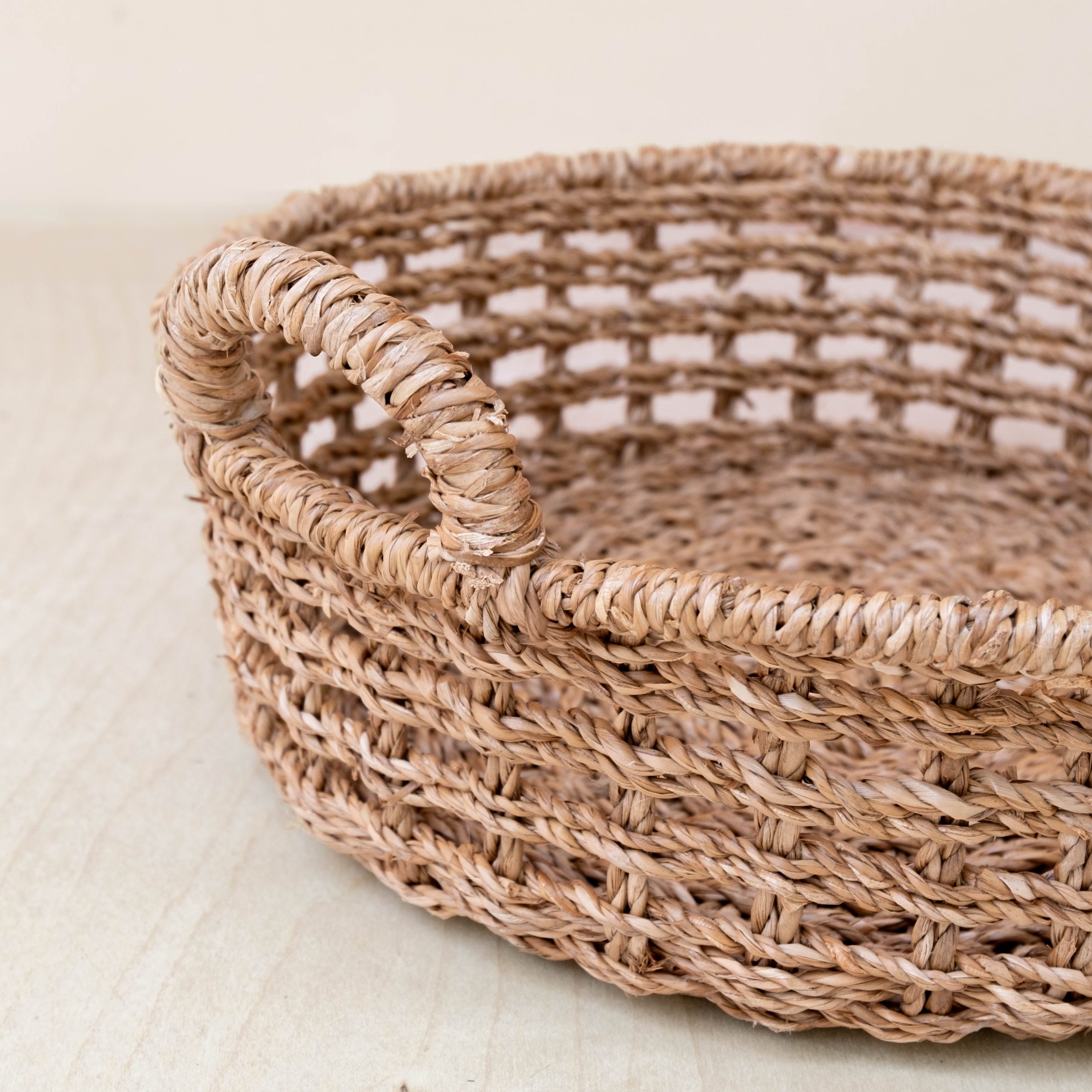 LIKHA_80118_Abaca-RoundTray-Open-Weave-2.jpg