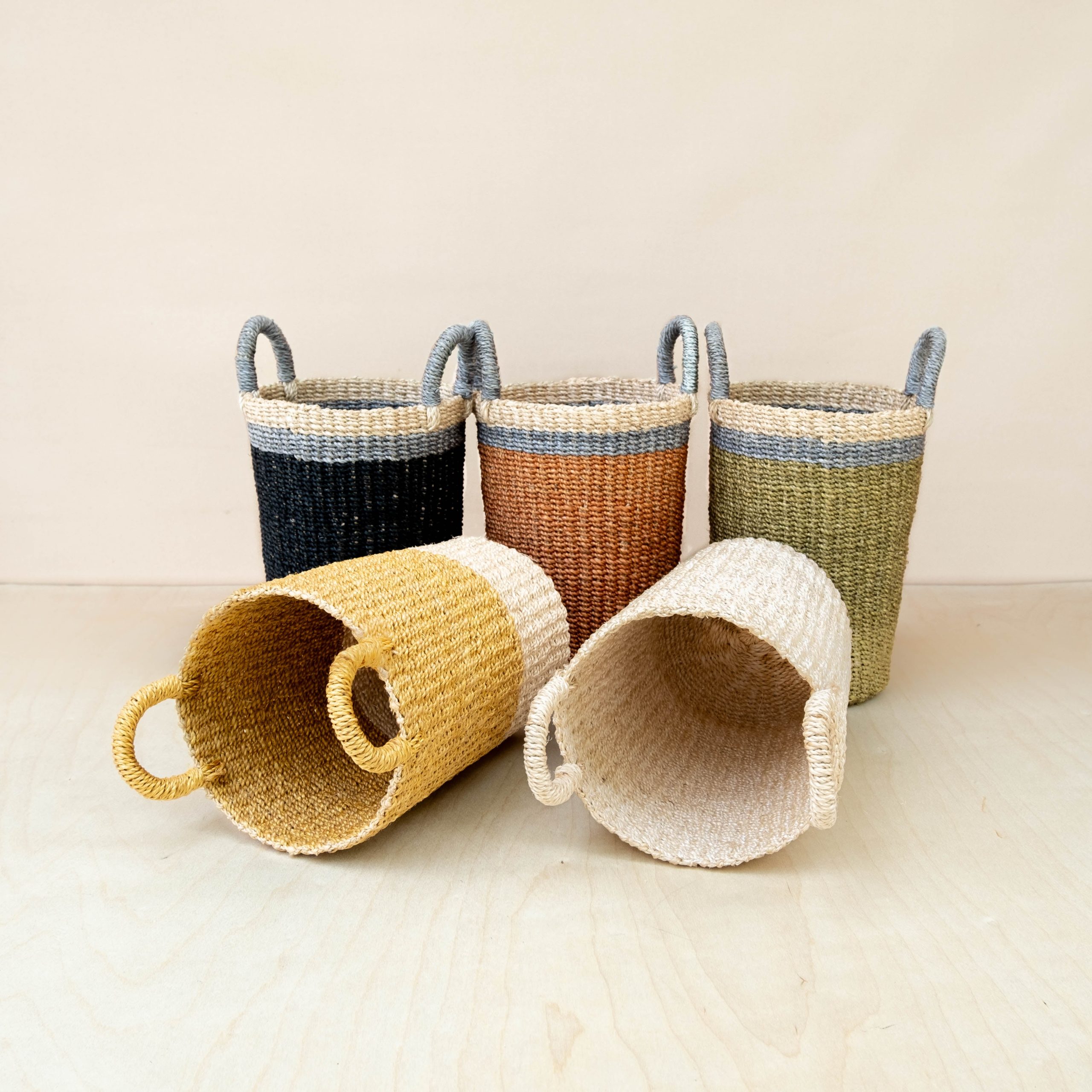 LIKHA_80119_Abaca-Cylinder-Vase_Natural-7.jpg
