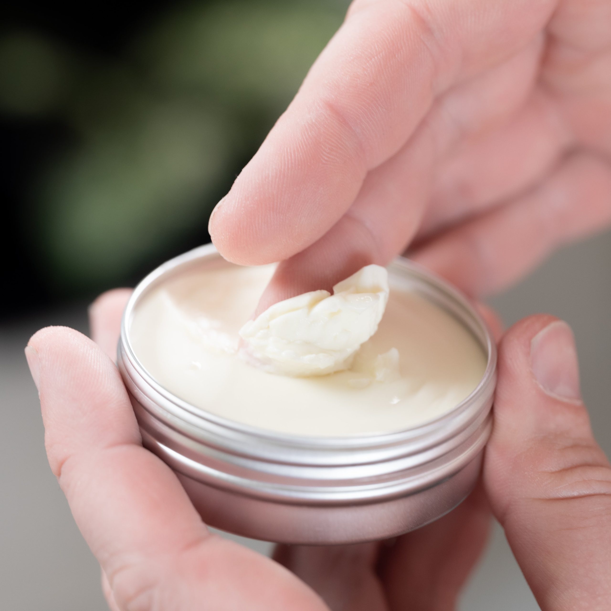 LovettSundries_AftershaveBalm_Evergreen_Lifestyle_01.jpg