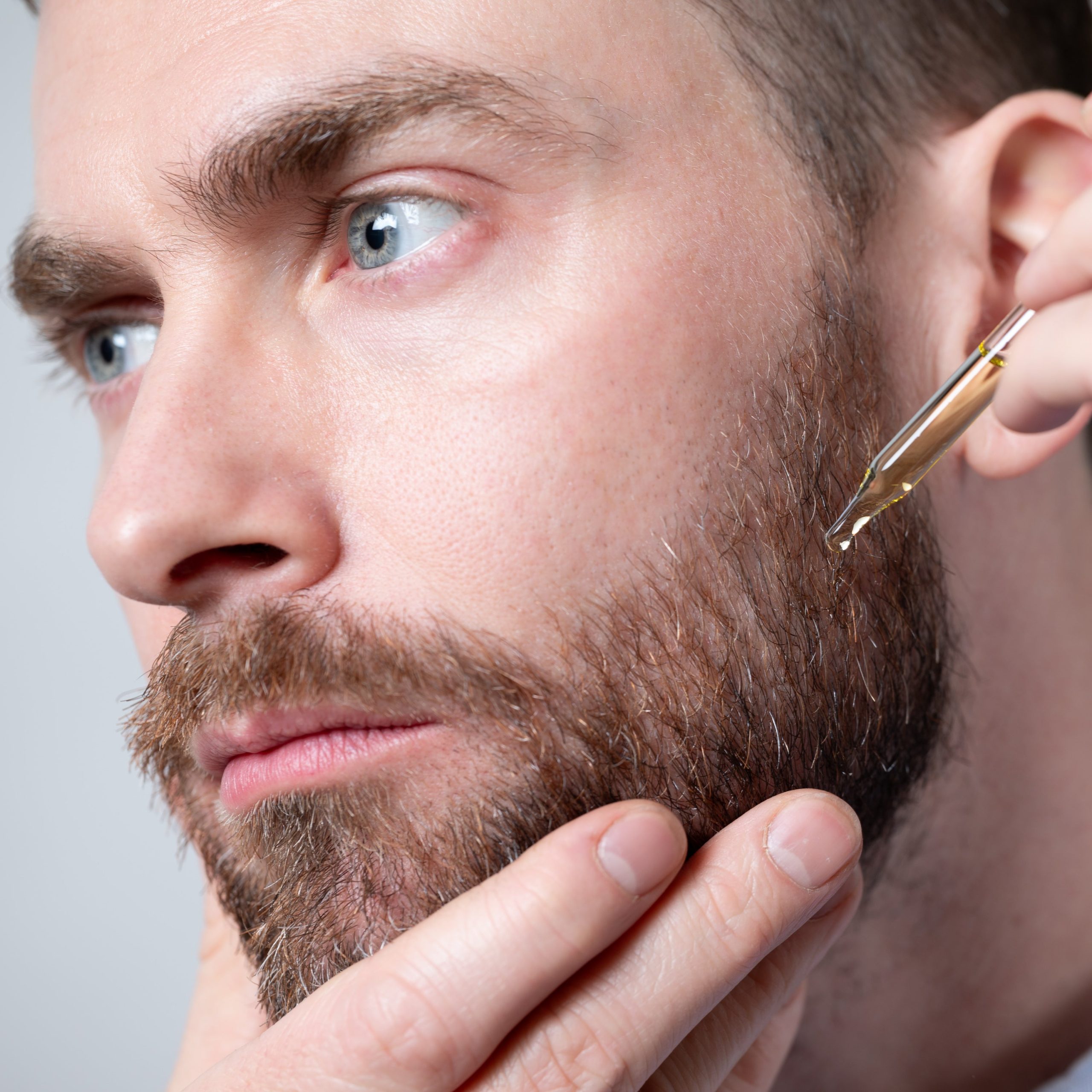 LovettSundries_BeardOil_Unscented_Lifestyle_02.jpg
