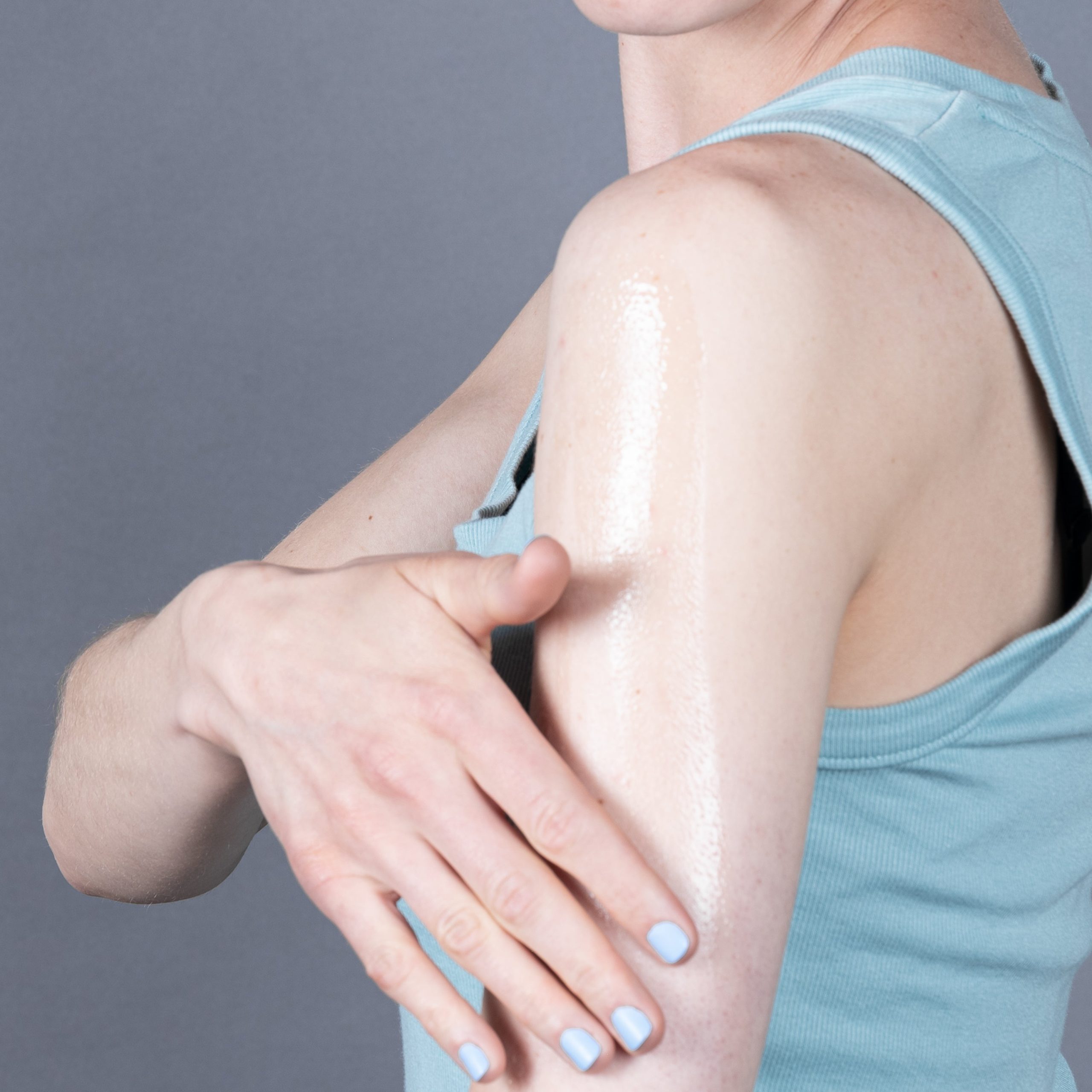 LovettSundries_BodyOil_Unscented_Lifestyle_03.jpg