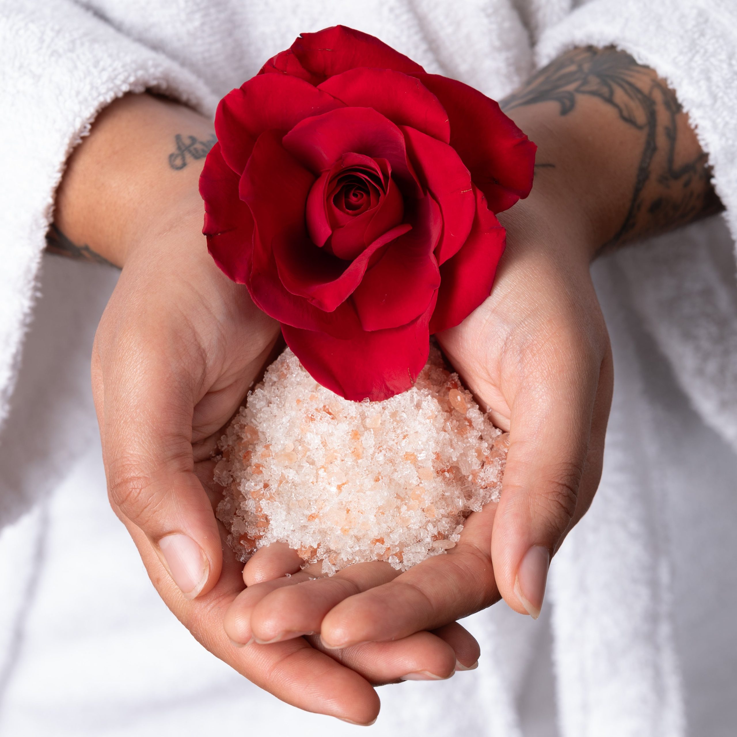 LovettSundries_SoakingSalts_Rose_Lifestyle_01.jpg