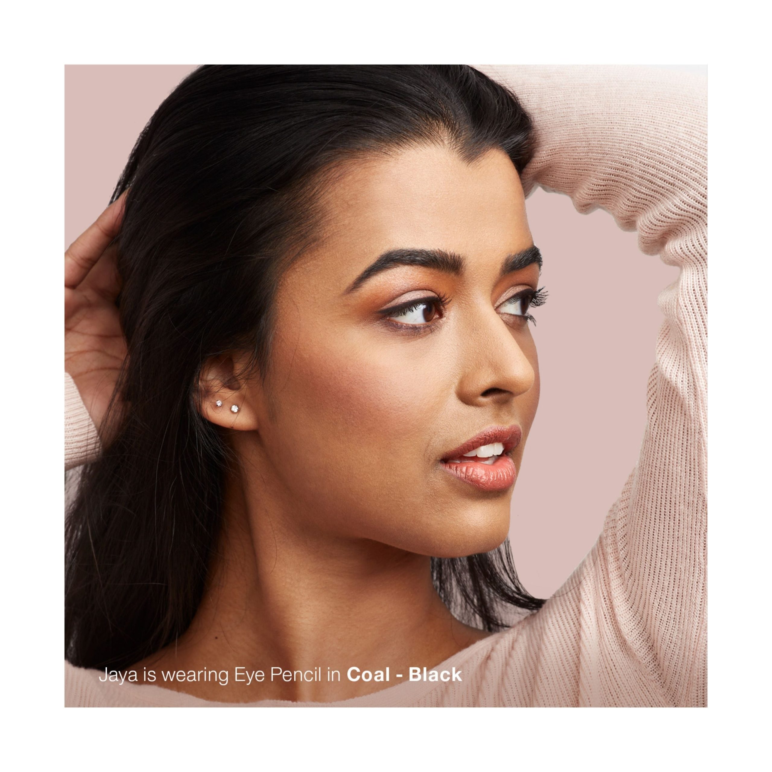 MineralFusion_EyePencil_Coal_Lifestyle.jpg