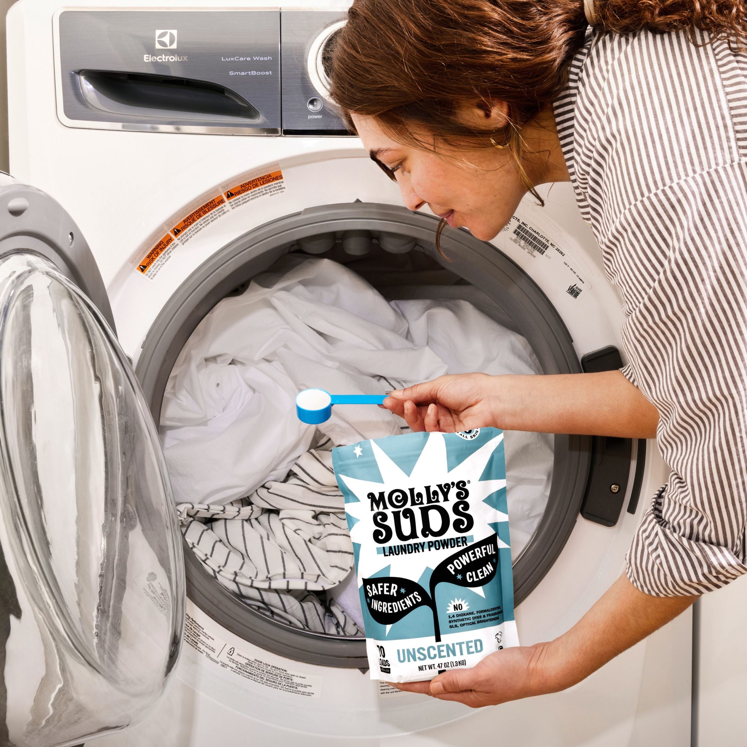 Molly_sSuds_LaundryPowder_Unscented_Lifestyle1.jpg