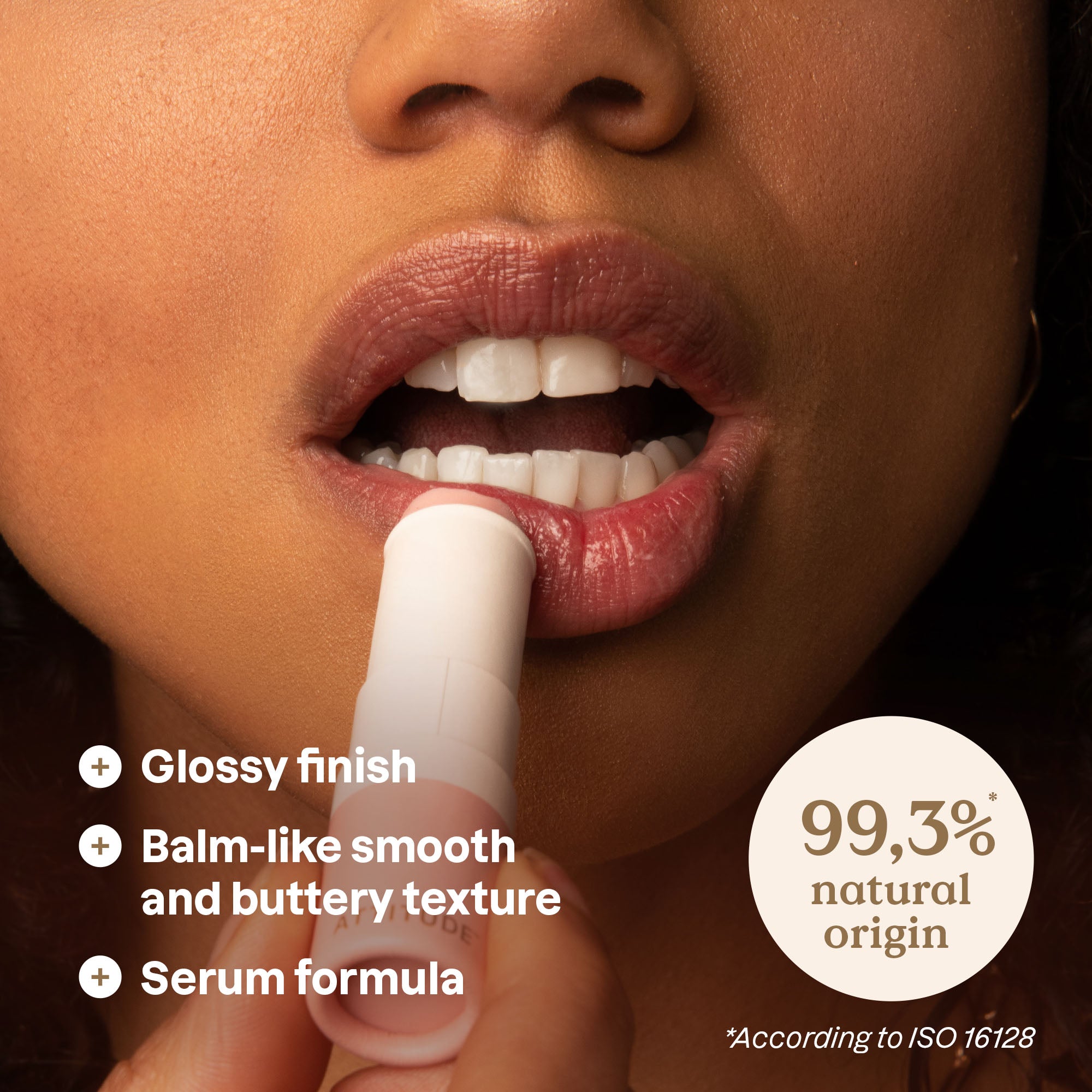 OC_LipGloss_Lifestyle-Silkypink_EN.jpg