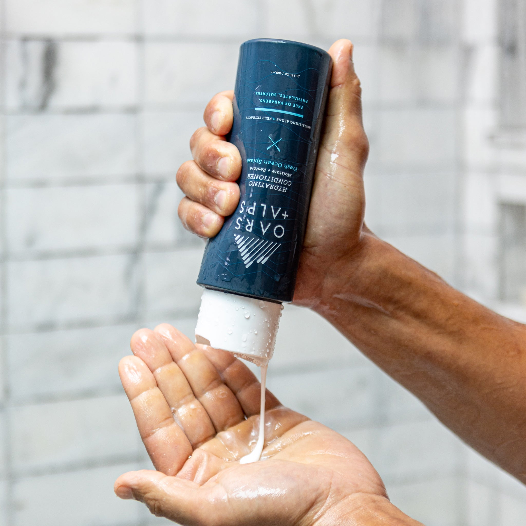OarsAlps_HydratingConditioner_lifestyle_2.jpg